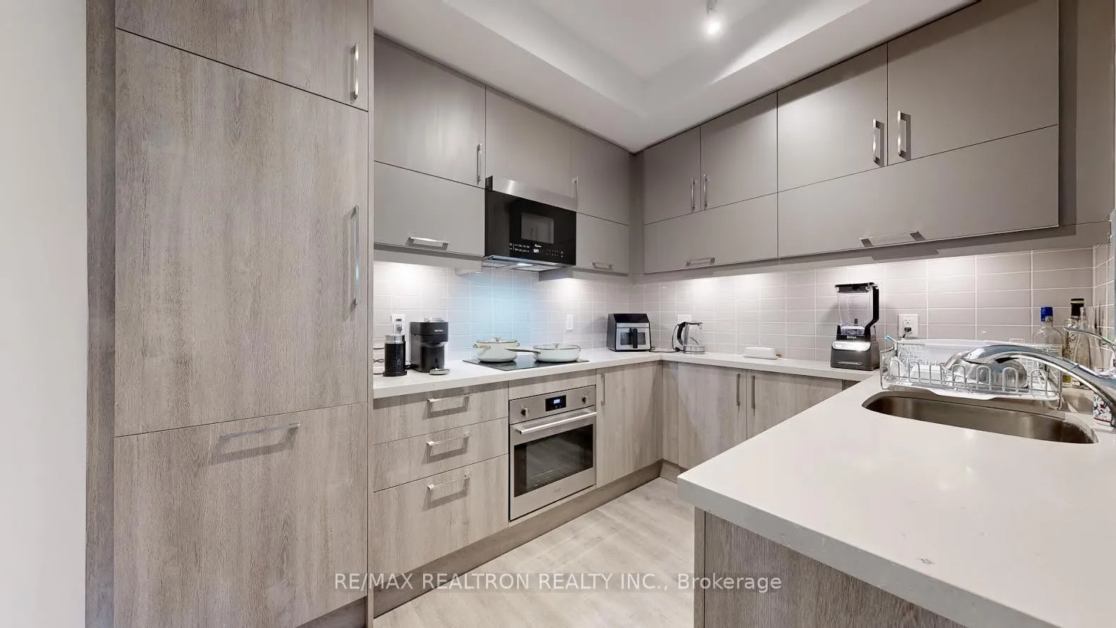 Front of Unit 319C, 38 Simcoe Promenade