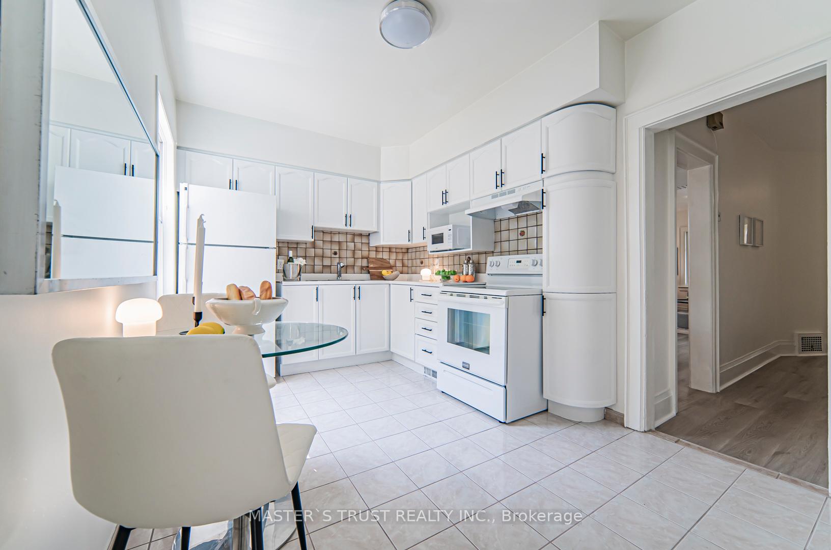 Photo 7 of 109 Edith Drive, Toronto, Yonge-Eglinton — HOMEH