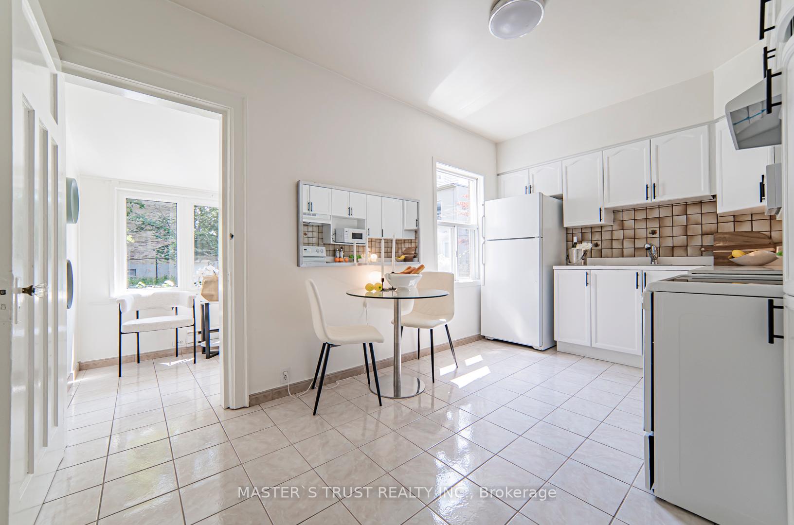 Photo 8 of 109 Edith Drive, Toronto, Yonge-Eglinton — HOMEH