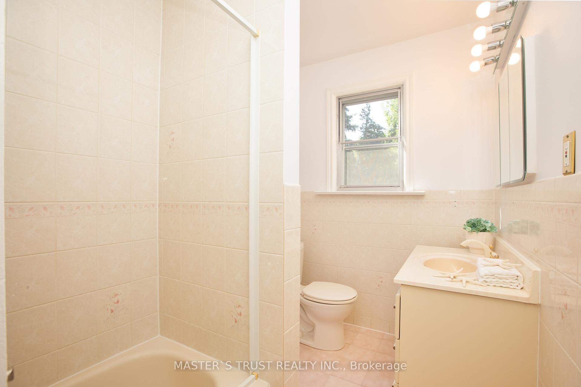 Photo 16 of 109 Edith Drive, Toronto, Yonge-Eglinton — HOMEH