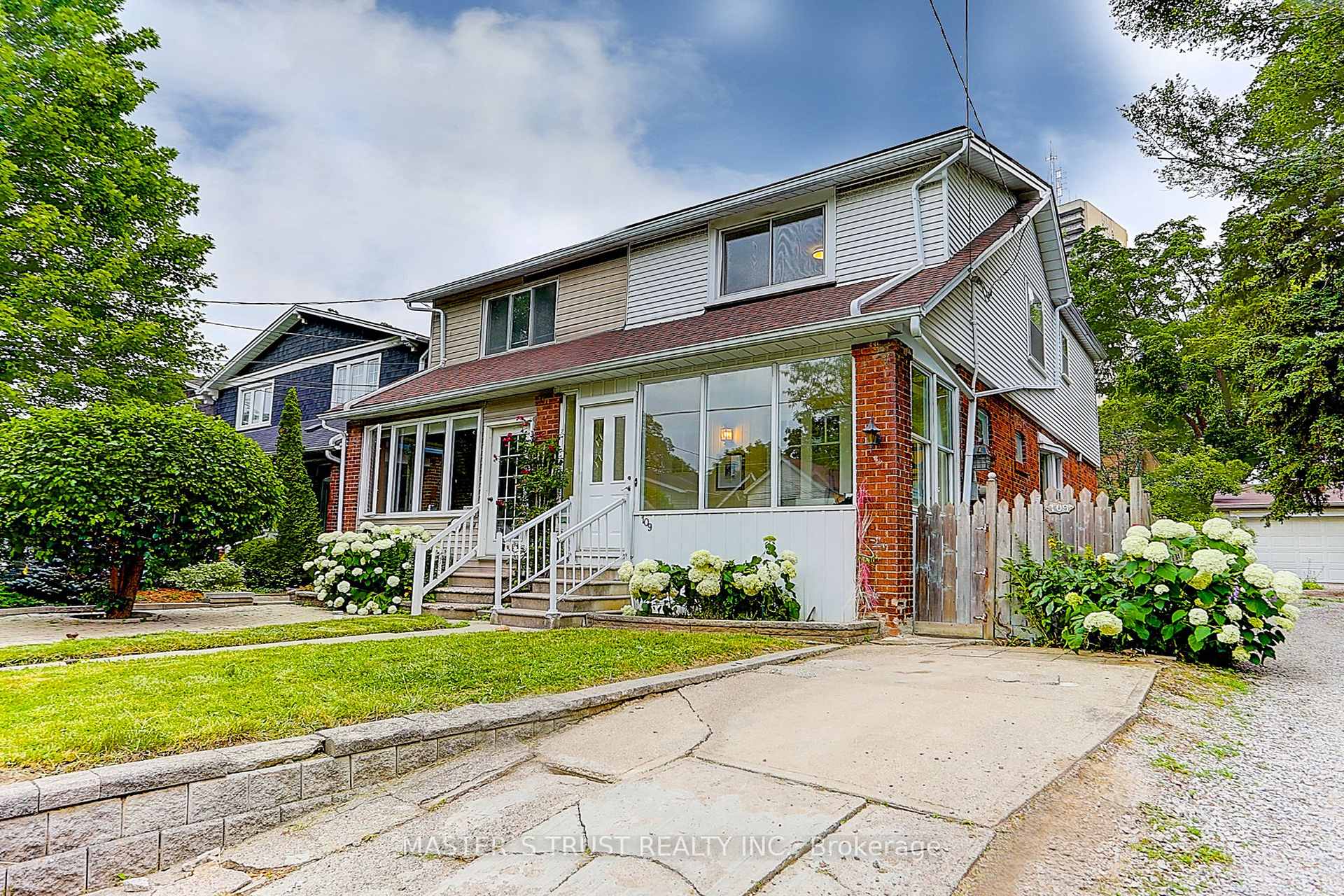 Photo 2 of 109 Edith Drive, Toronto, Yonge-Eglinton — HOMEH