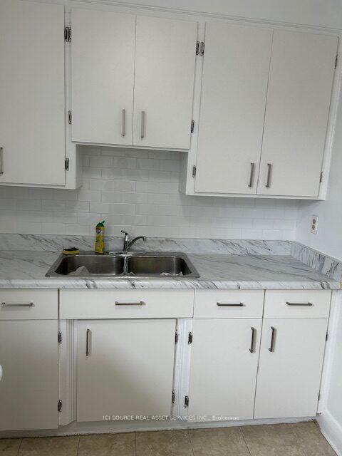 Photo 7 of Unit 1, 18 Wasdale Crescent, Toronto, Englemount-Lawrence — HOMEH
