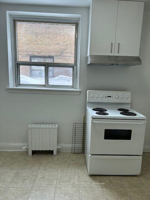 Photo 9 of Unit 1, 18 Wasdale Crescent, Toronto, Englemount-Lawrence — HOMEH