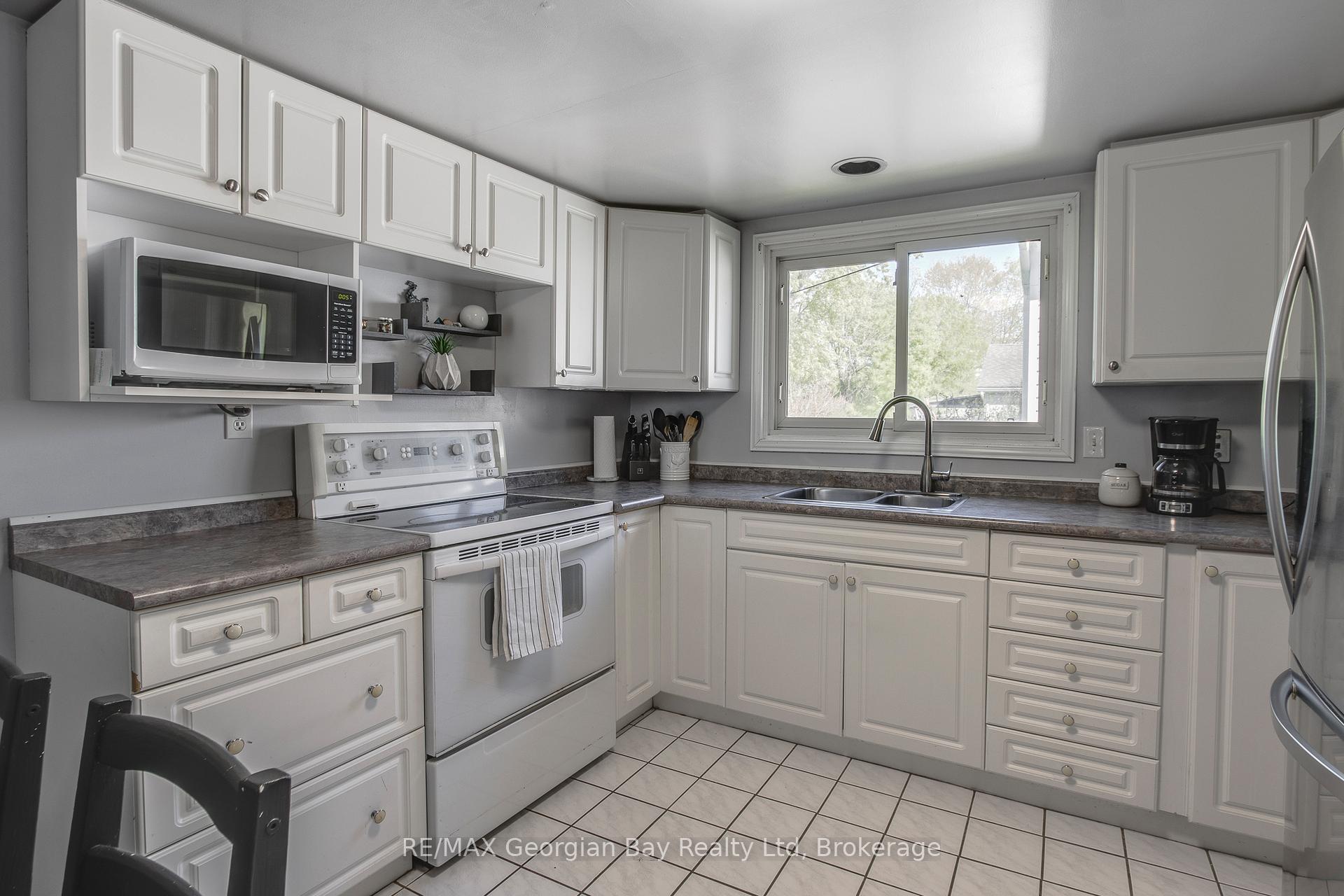Photo 4 of 309 Percy Street, Tay, Waubaushene — HOMEH
