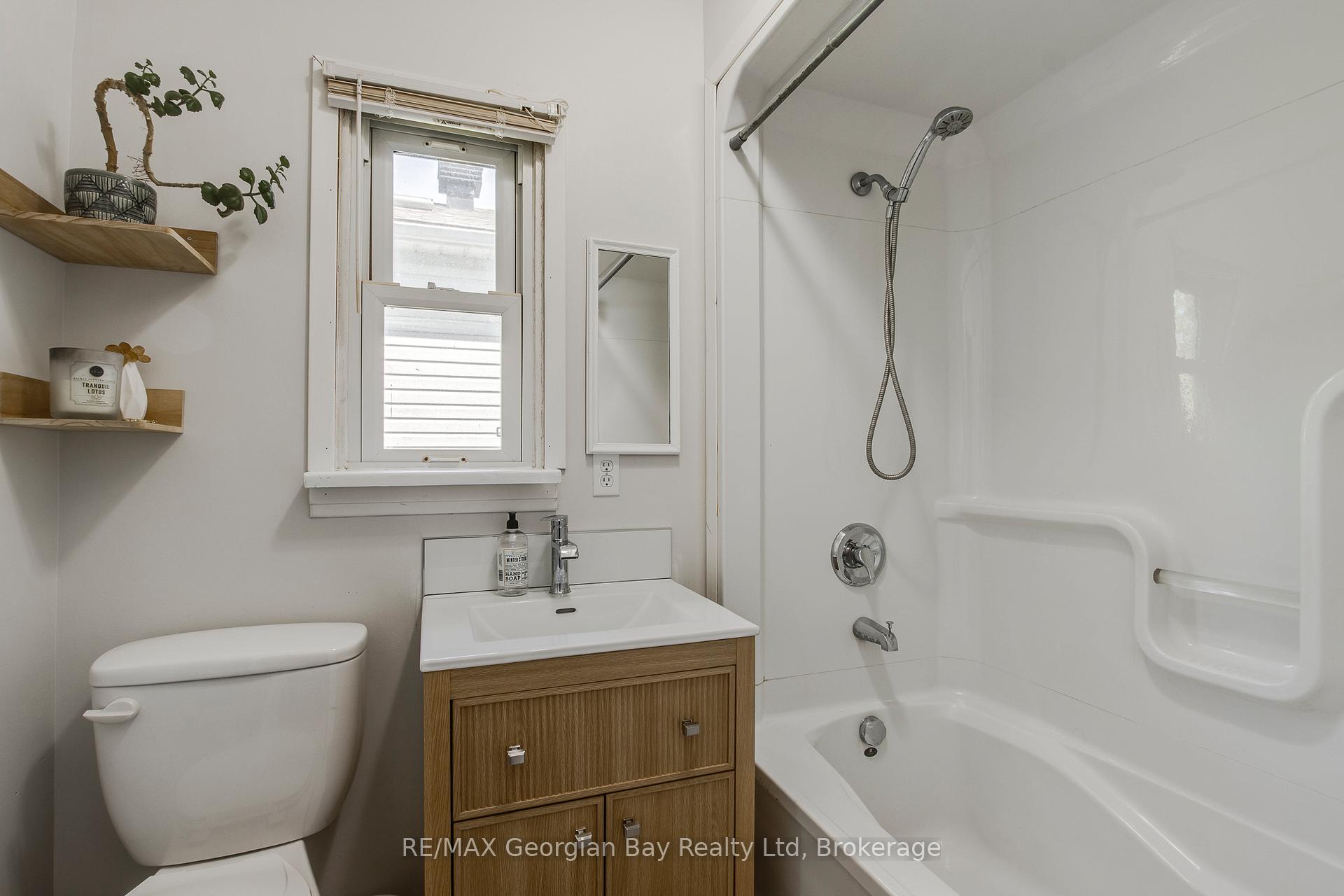 Photo 10 of 309 Percy Street, Tay, Waubaushene — HOMEH
