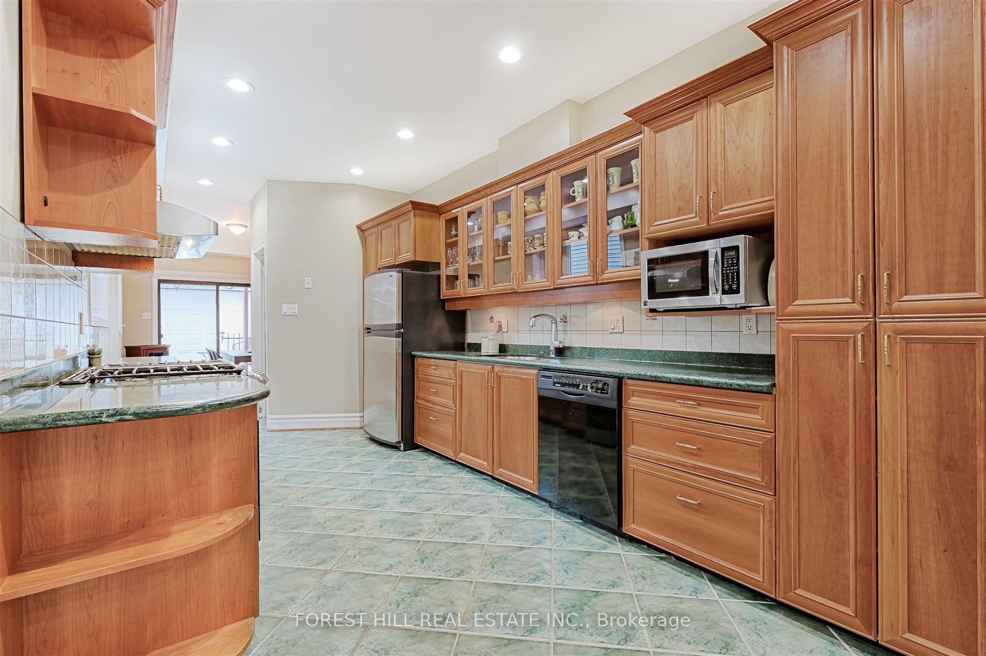 Photo 15 of 135 Major Street, Toronto, University — HOMEH
