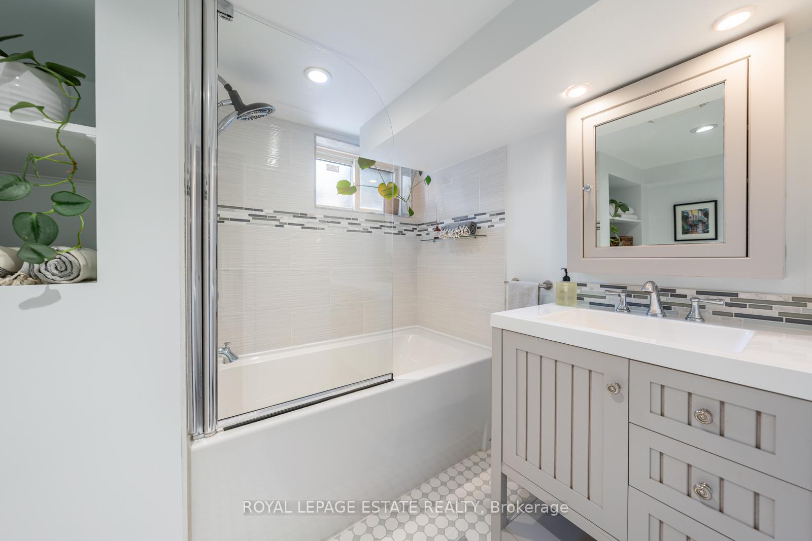 Photo 20 of 135 Bingham Avenue, Toronto, The Beaches — HOMEH