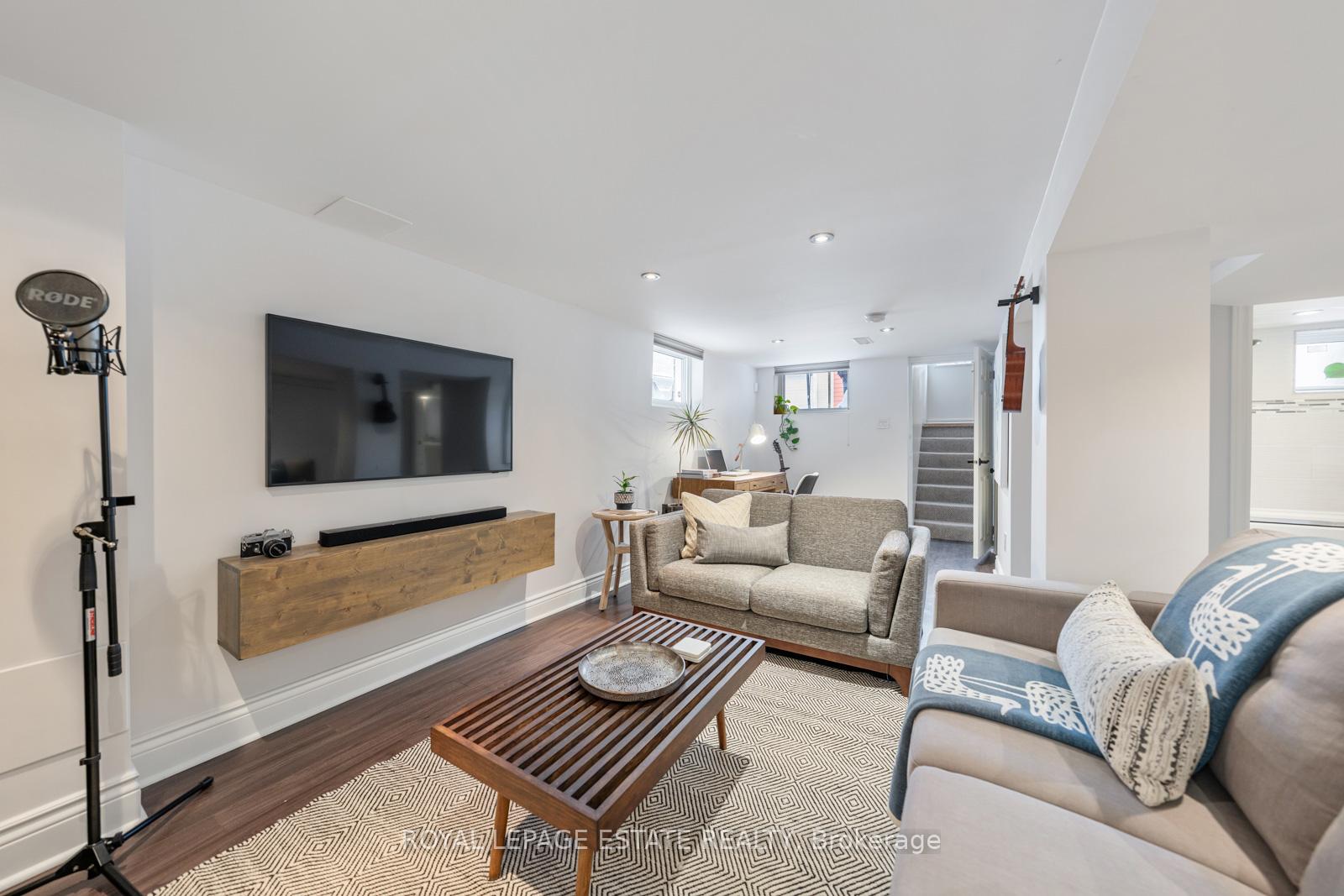 Photo 24 of 135 Bingham Avenue, Toronto, The Beaches — HOMEH