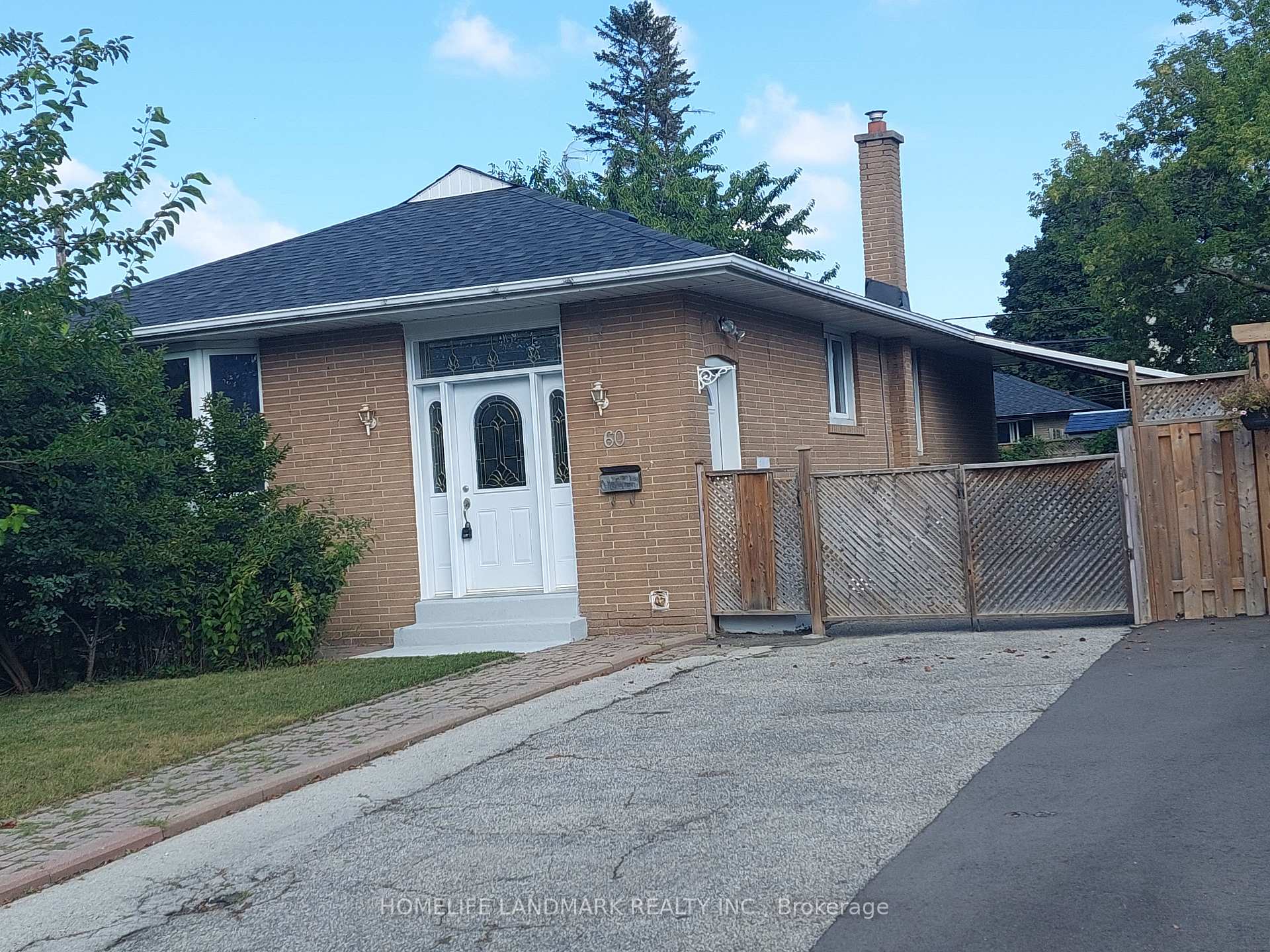 Front of Unit Bsmt, 60 Holford Crescent