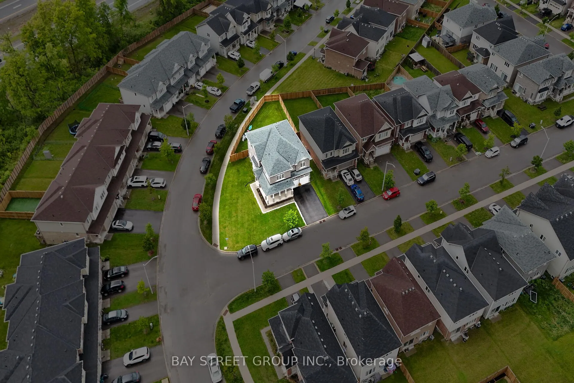 Photo 3 of 19 Froggy Drive, Thorold, Hurricane/Merrittville — HOMEH