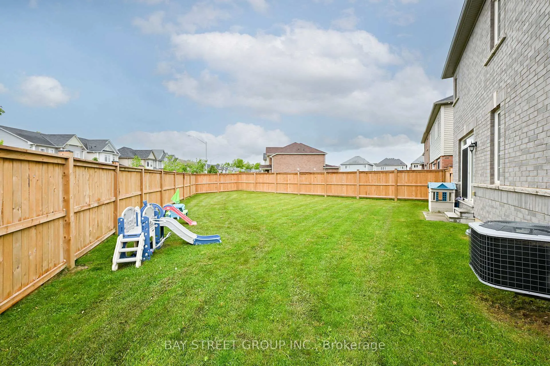 Photo 42 of 19 Froggy Drive, Thorold, Hurricane/Merrittville — HOMEH