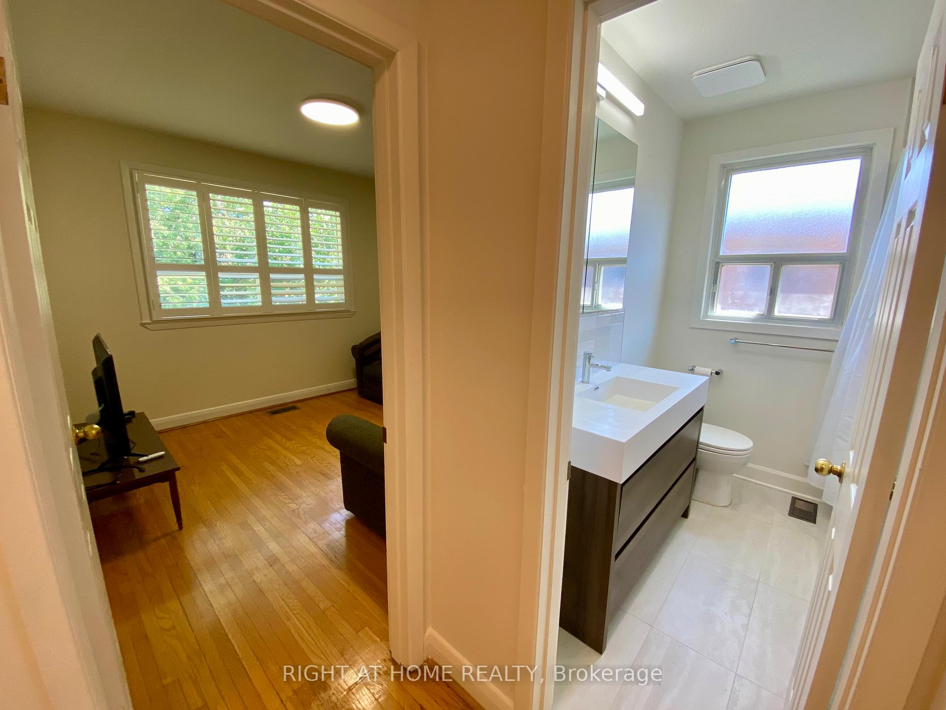 Photo 16 of 37 Gooderham Drive, Scarborough, Wexford-Maryvale — HOMEH