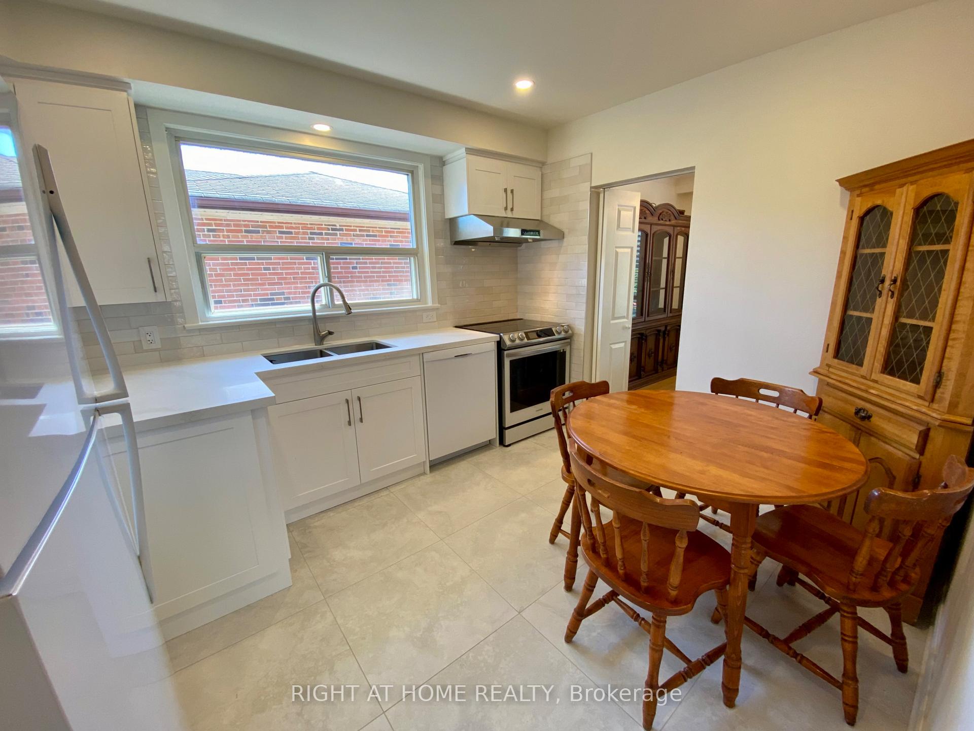 Photo 18 of 37 Gooderham Drive, Scarborough, Wexford-Maryvale — HOMEH