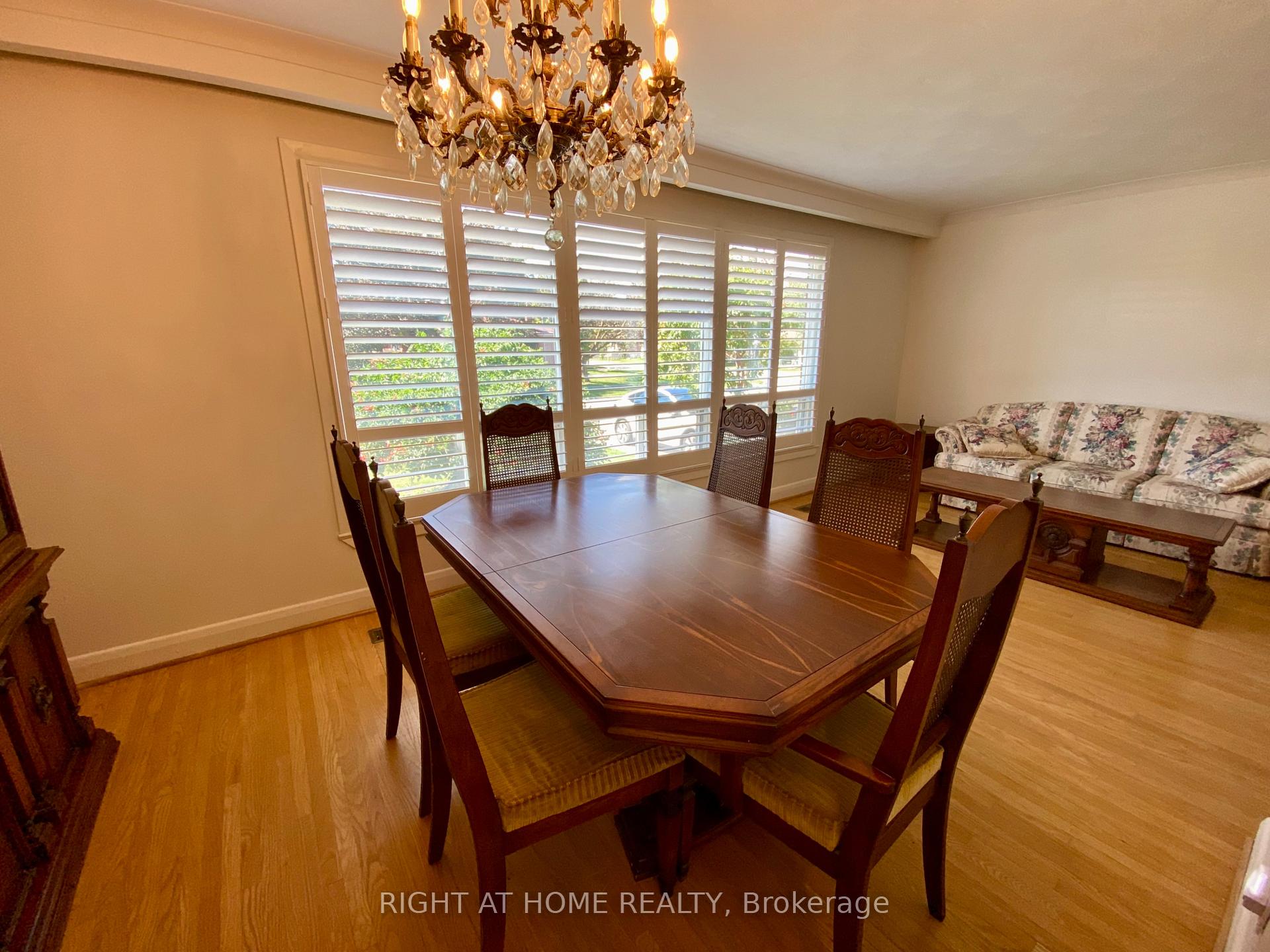 Photo 24 of 37 Gooderham Drive, Scarborough, Wexford-Maryvale — HOMEH