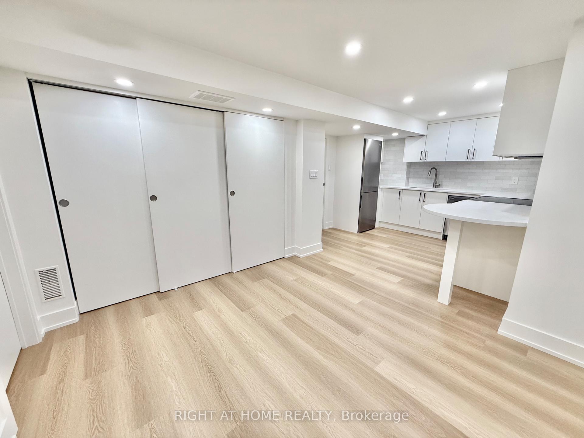 Photo 26 of 37 Gooderham Drive, Scarborough, Wexford-Maryvale — HOMEH