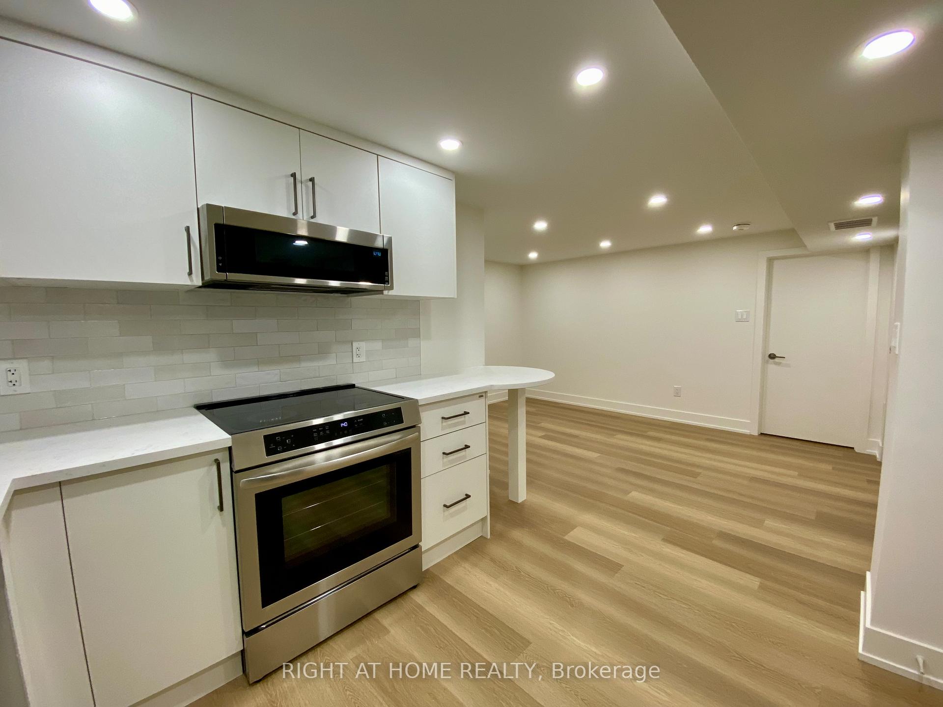 Photo 27 of 37 Gooderham Drive, Scarborough, Wexford-Maryvale — HOMEH