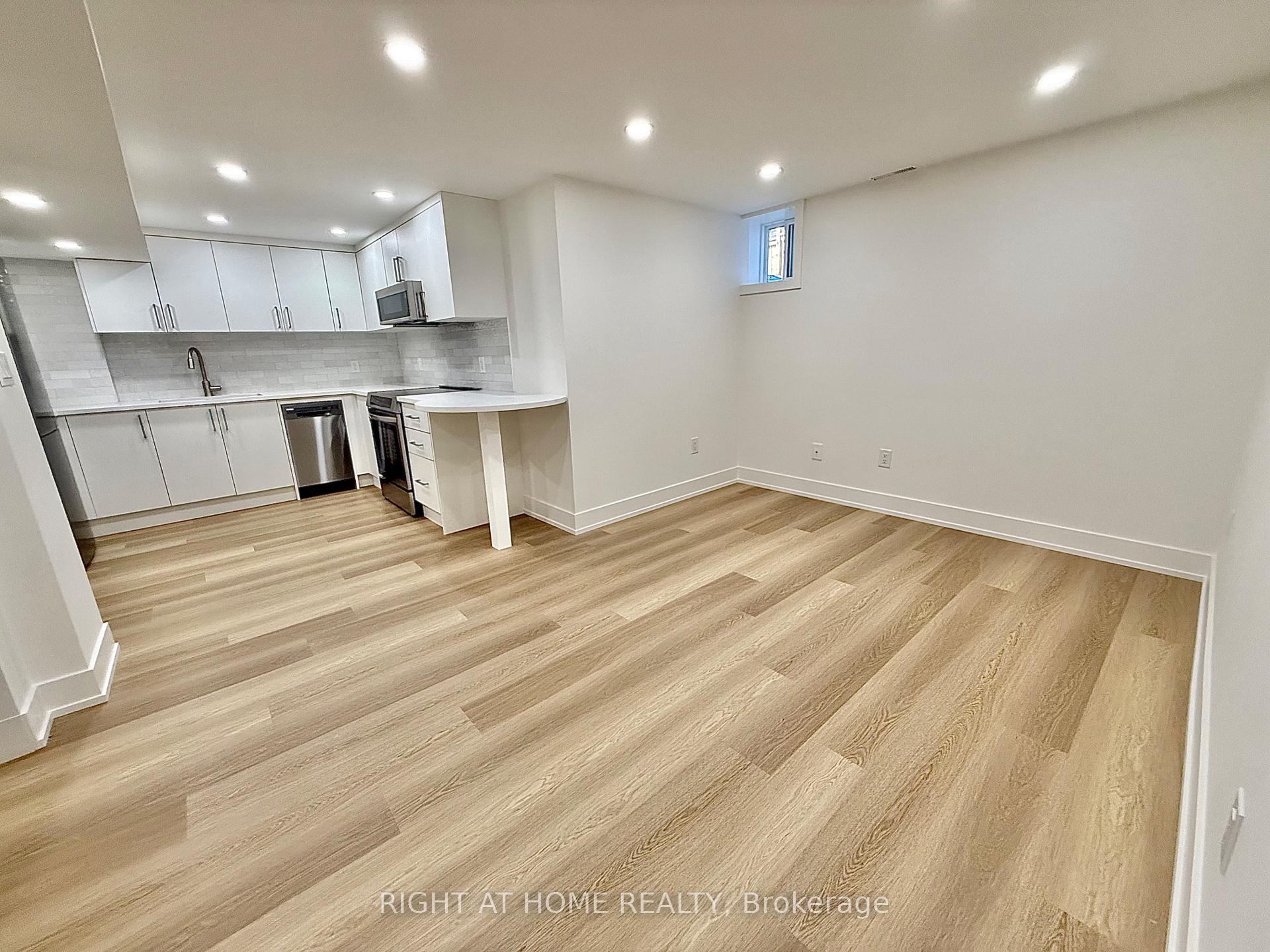 Photo 29 of 37 Gooderham Drive, Scarborough, Wexford-Maryvale — HOMEH