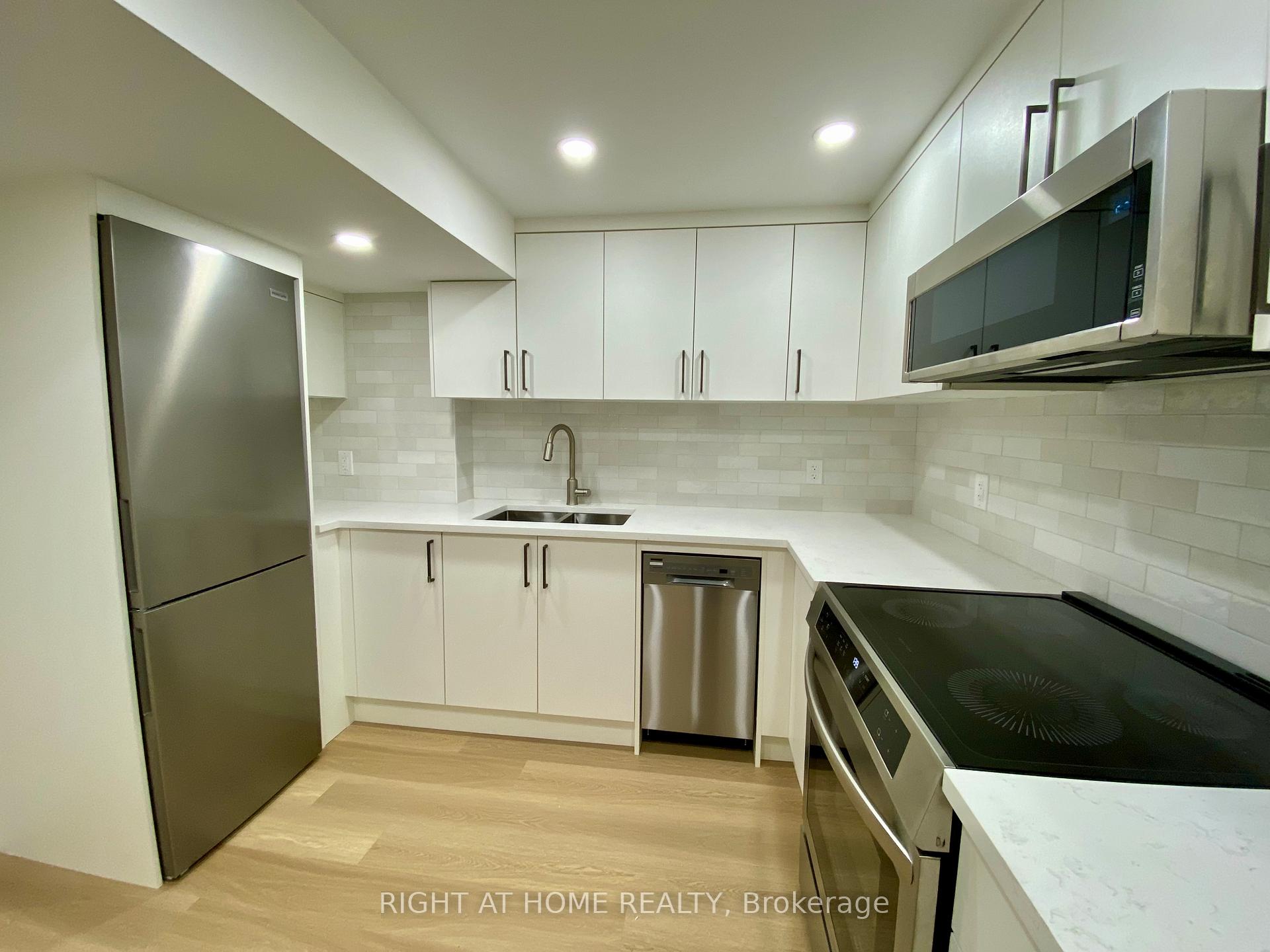 Photo 30 of 37 Gooderham Drive, Scarborough, Wexford-Maryvale — HOMEH