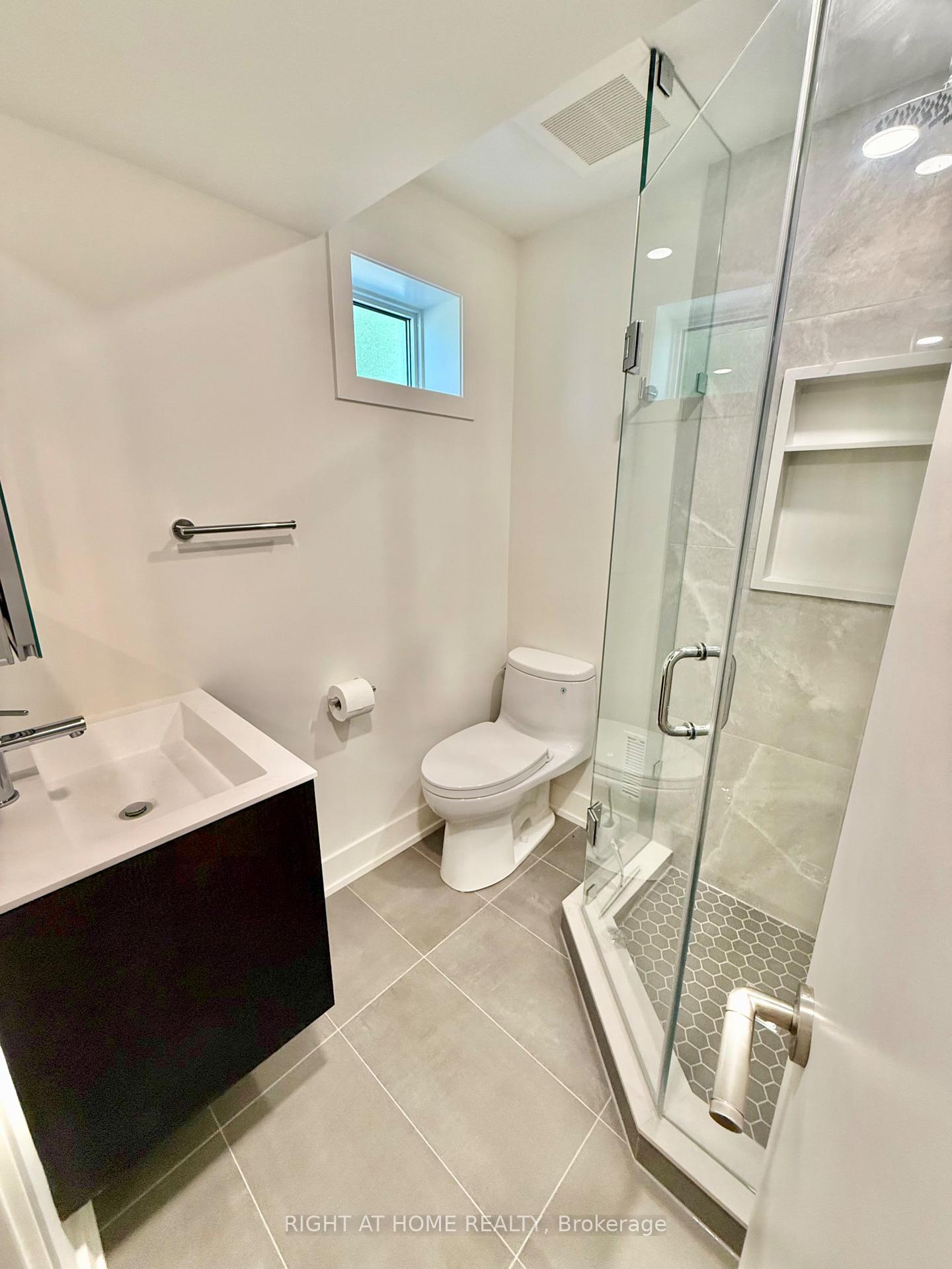 Photo 33 of 37 Gooderham Drive, Scarborough, Wexford-Maryvale — HOMEH