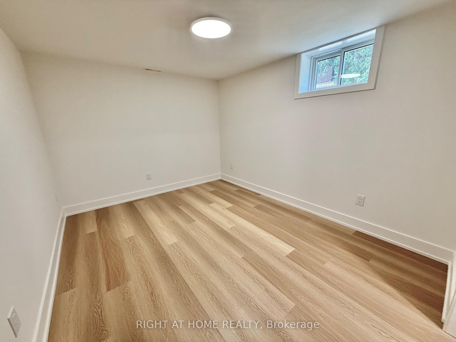 Photo 38 of 37 Gooderham Drive, Scarborough, Wexford-Maryvale — HOMEH
