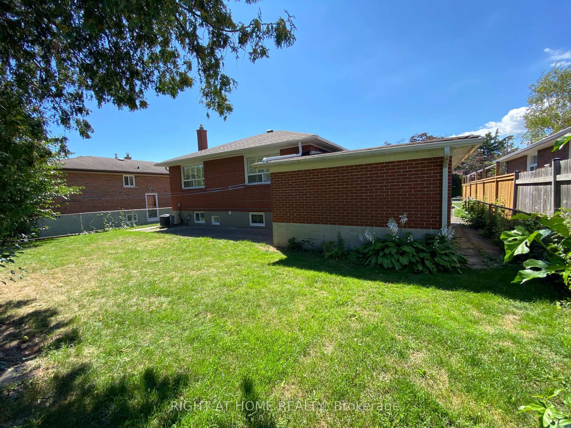 Photo 42 of 37 Gooderham Drive, Scarborough, Wexford-Maryvale — HOMEH