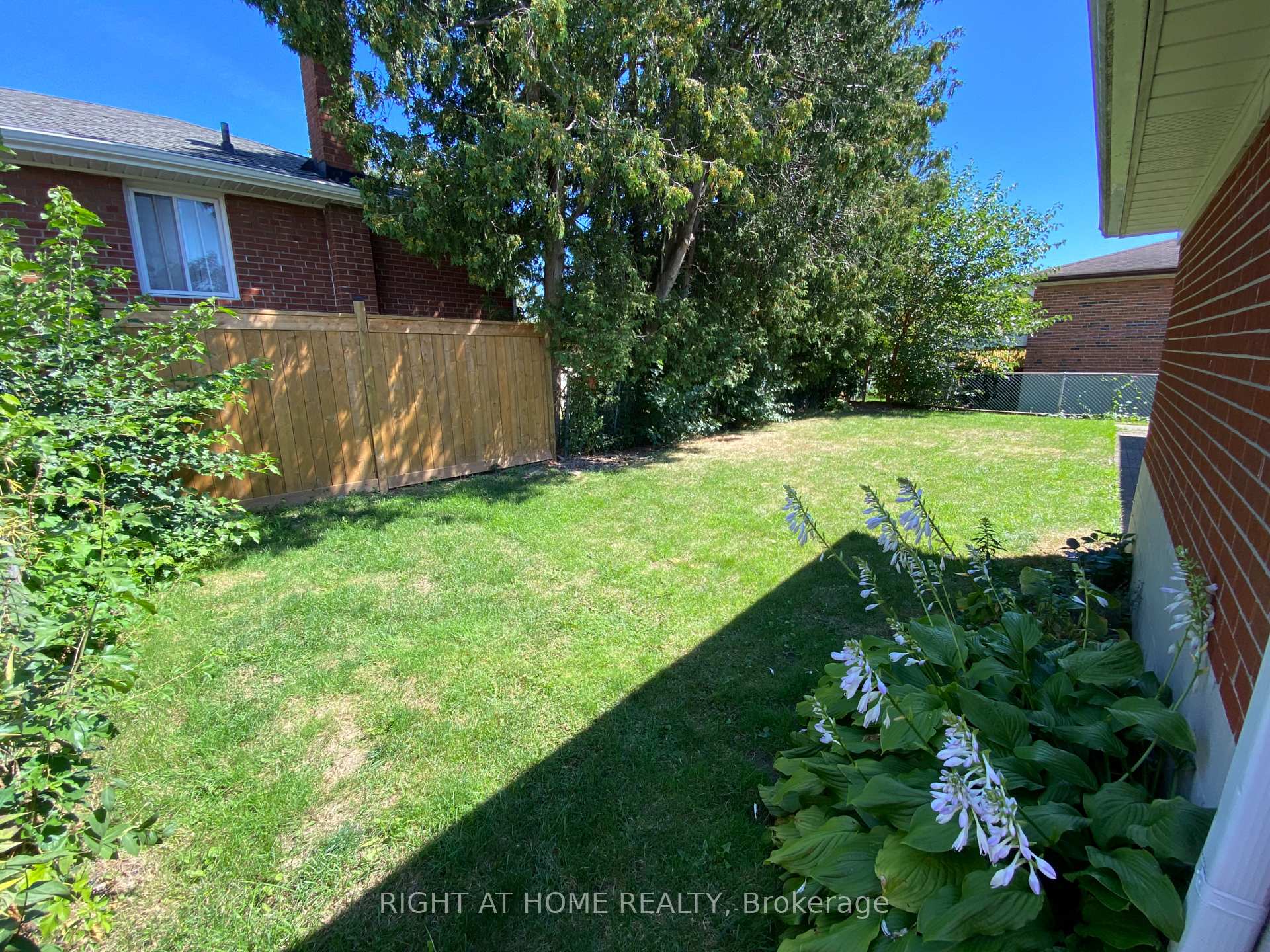 Photo 43 of 37 Gooderham Drive, Scarborough, Wexford-Maryvale — HOMEH