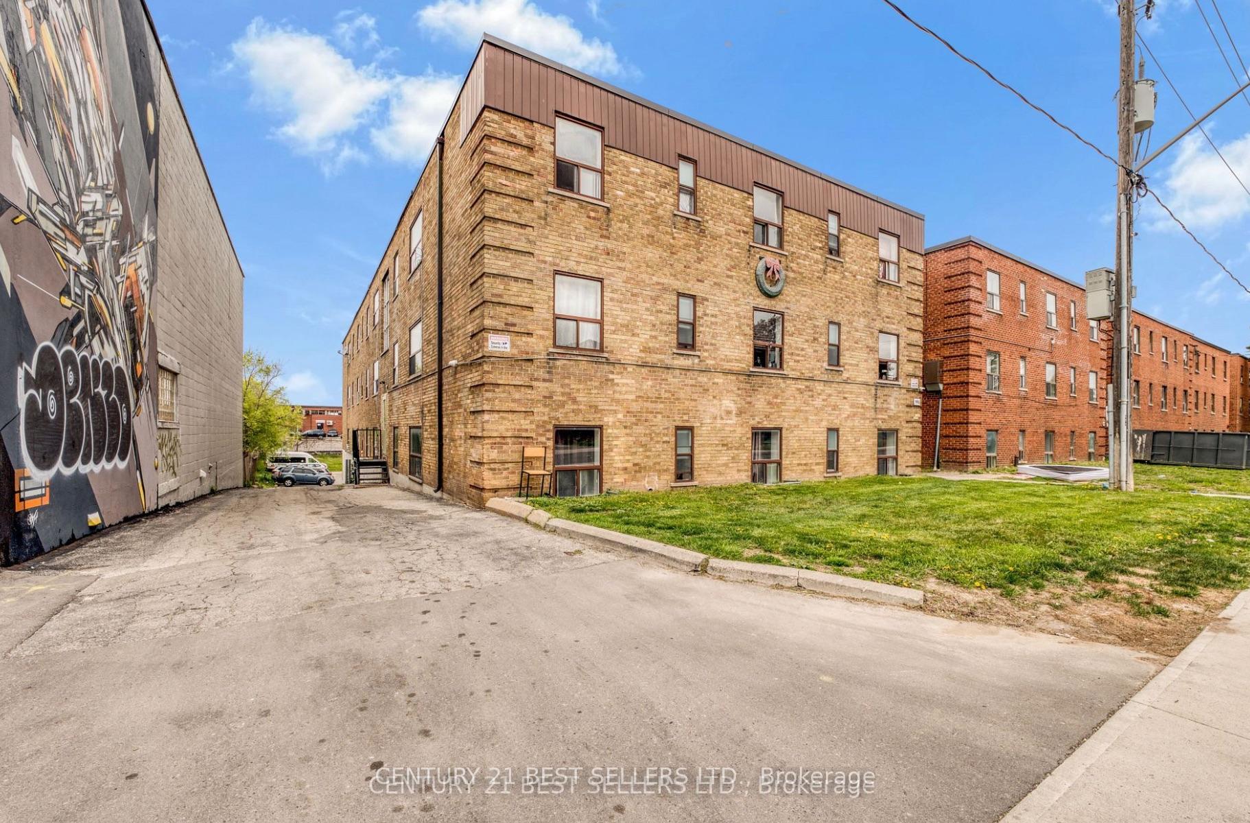 Front of Unit 106, 990 O'connor Drive