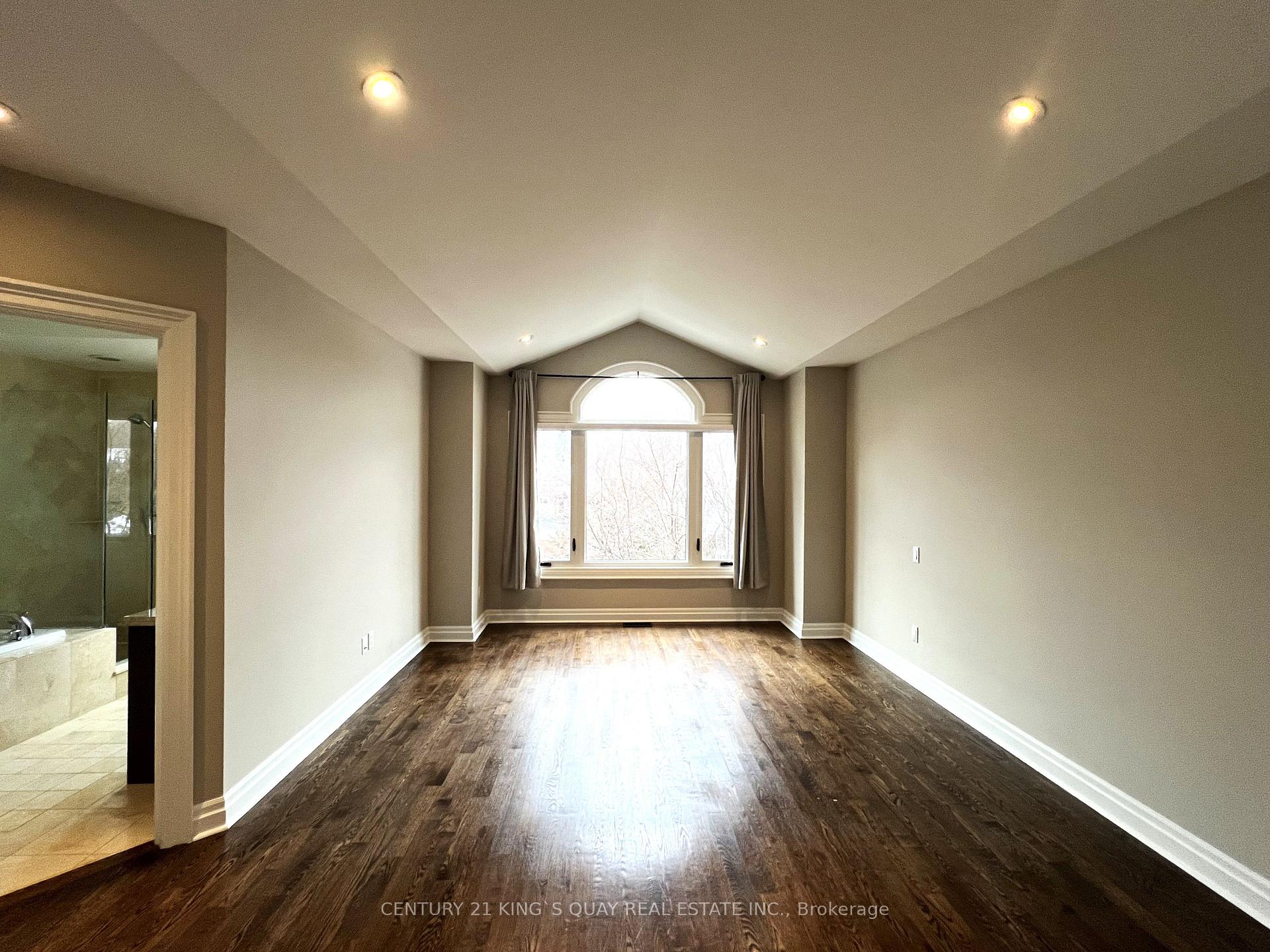 Photo 10 of 353 Glengarry Avenue, Toronto, Bedford Park-Nortown — HOMEH