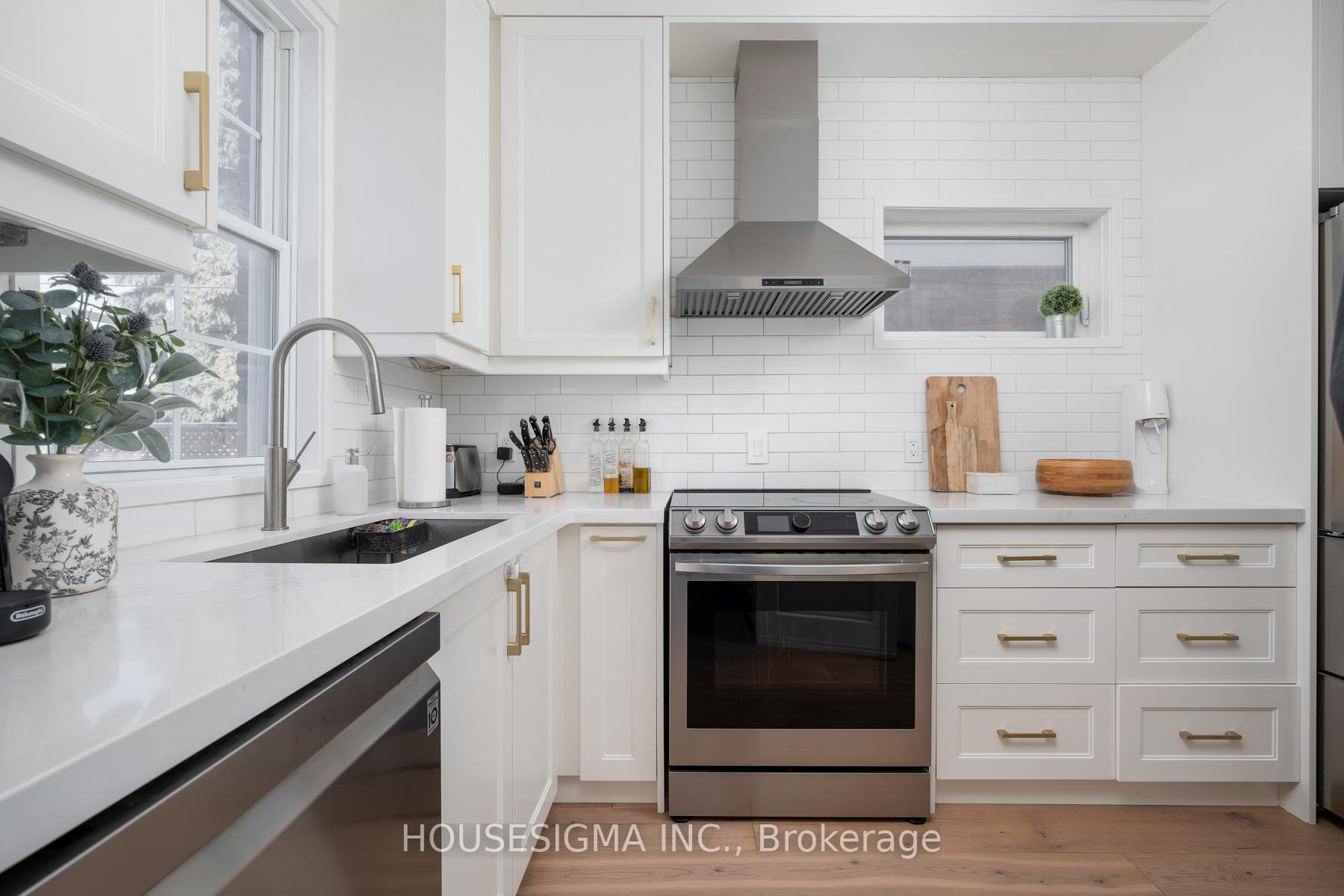 Photo 12 of 308 Kingswood Road, Toronto, The Beaches — HOMEH