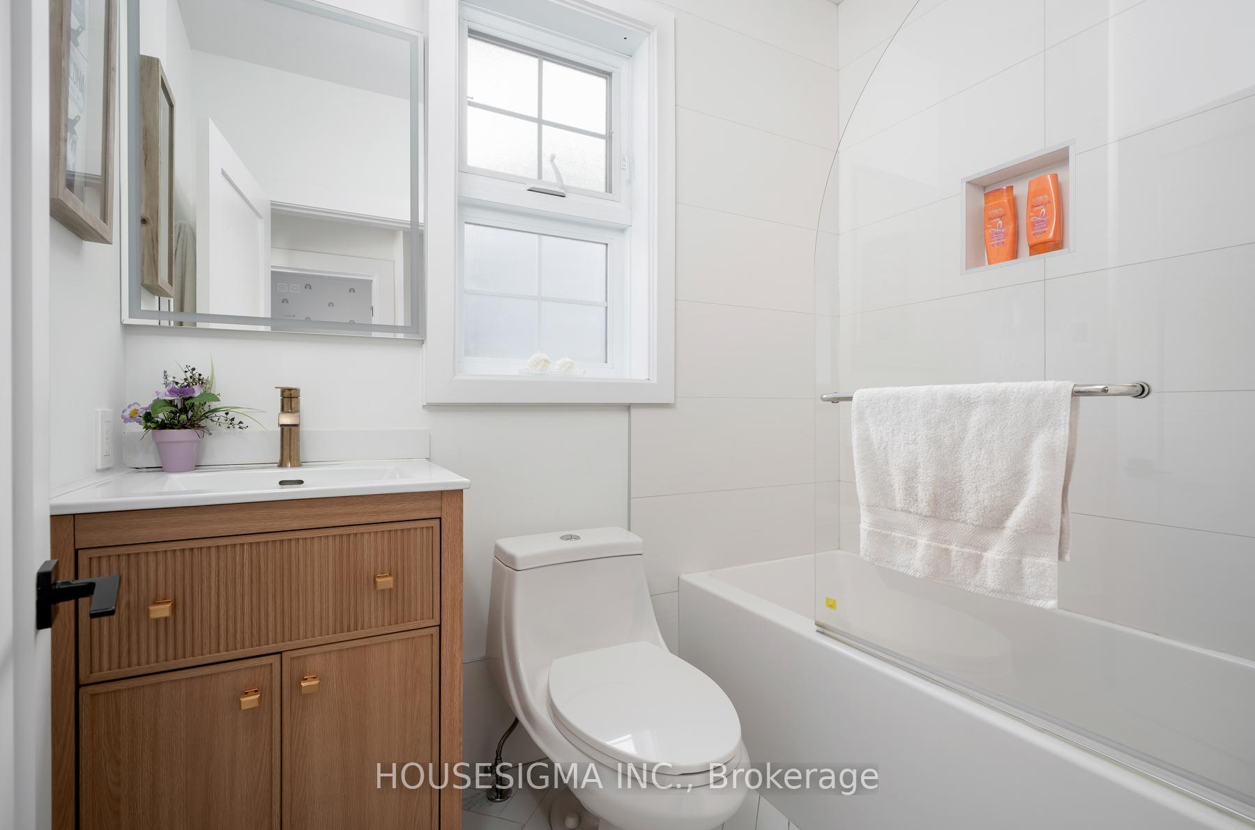 Photo 23 of 308 Kingswood Road, Toronto, The Beaches — HOMEH