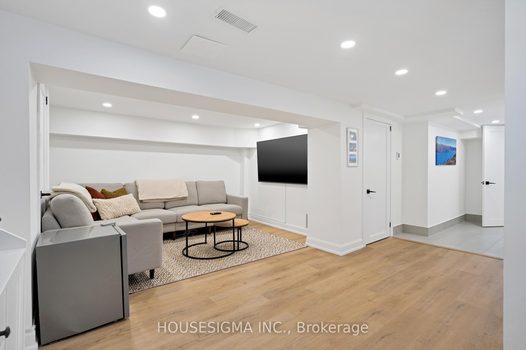 Photo 26 of 308 Kingswood Road, Toronto, The Beaches — HOMEH