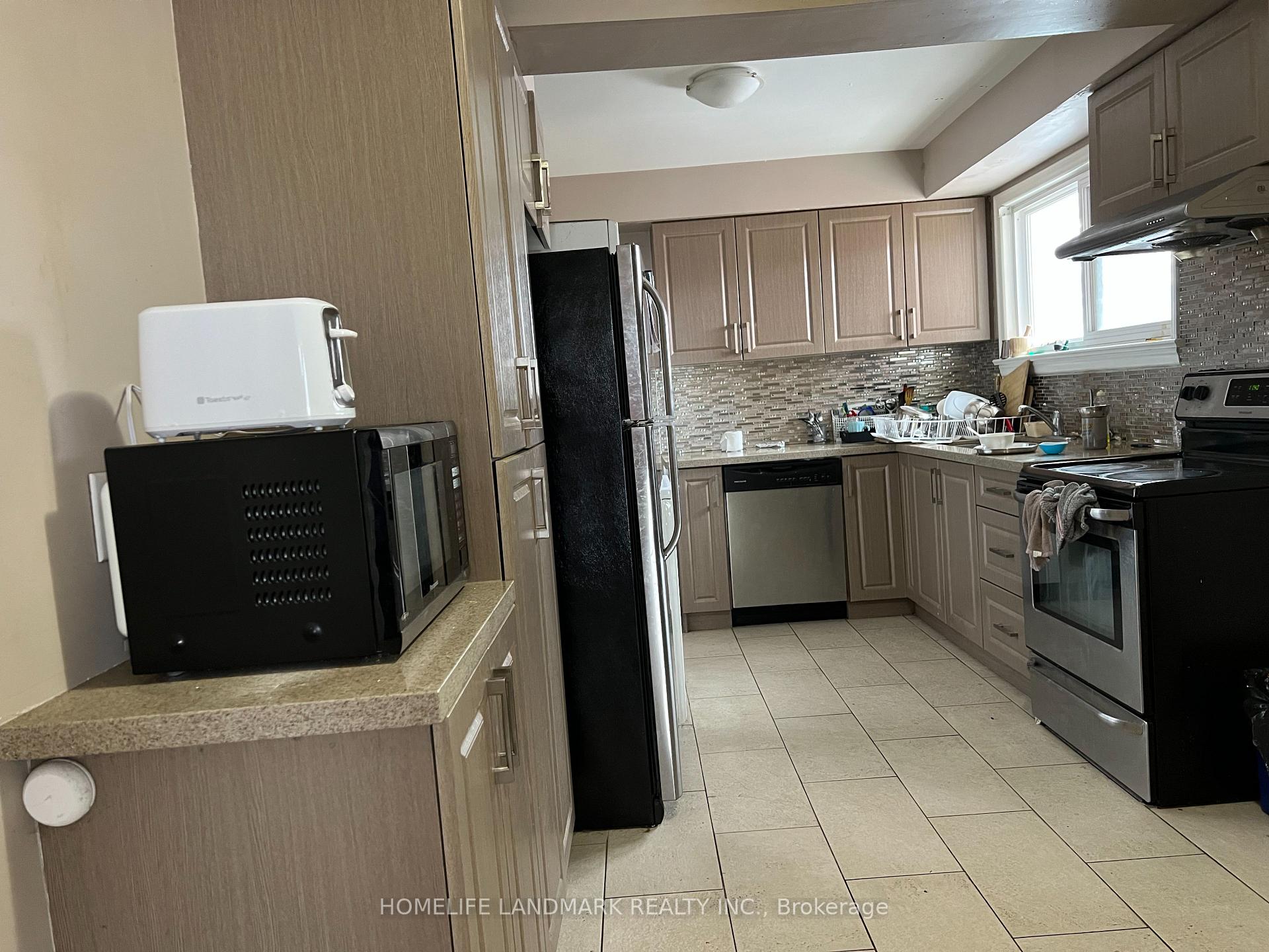 Photo 5 of 51 Malamute Crescent, Scarborough, Tam O'Shanter-Sullivan — HOMEH