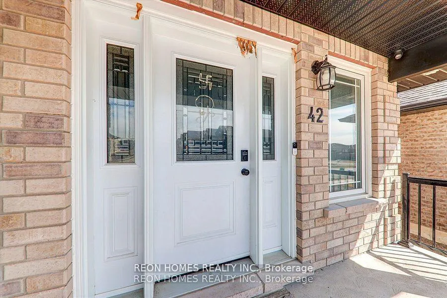 Photo 4 of 42 York Drive, Peterborough, Monaghan Ward 2 — HOMEH