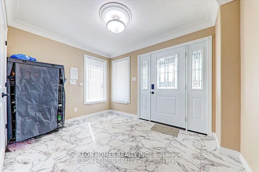 Photo 5 of 42 York Drive, Peterborough, Monaghan Ward 2 — HOMEH