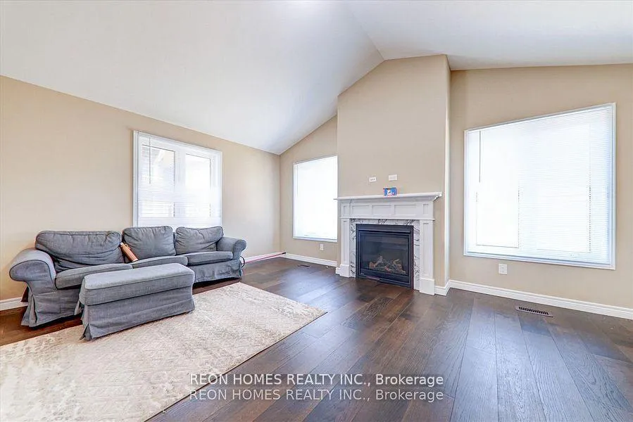 Photo 11 of 42 York Drive, Peterborough, Monaghan Ward 2 — HOMEH