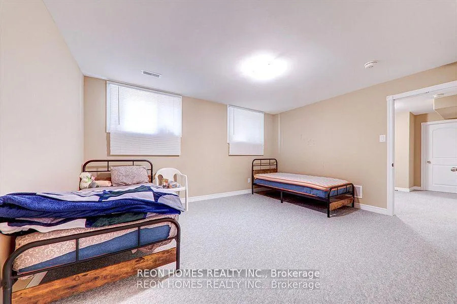 Photo 27 of 42 York Drive, Peterborough, Monaghan Ward 2 — HOMEH
