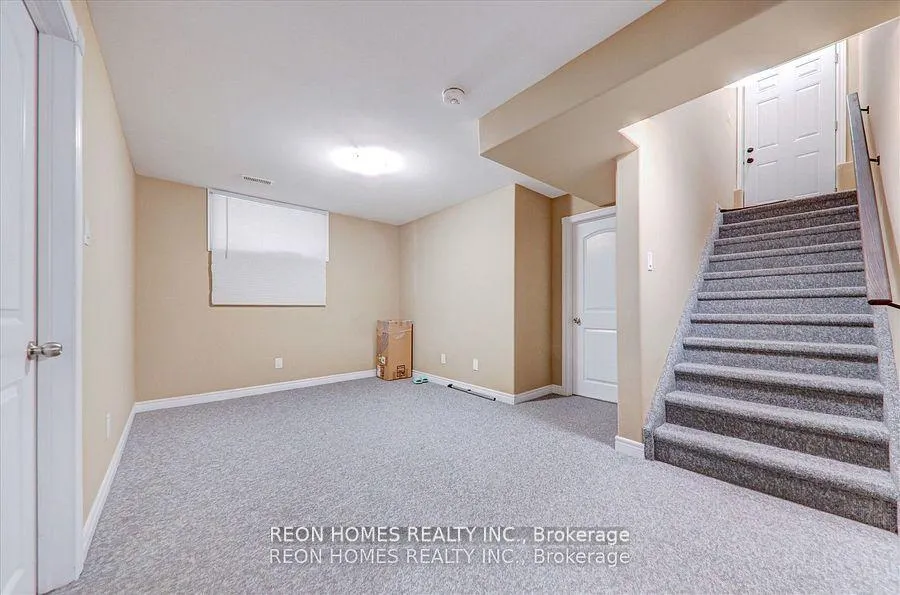 Photo 32 of 42 York Drive, Peterborough, Monaghan Ward 2 — HOMEH