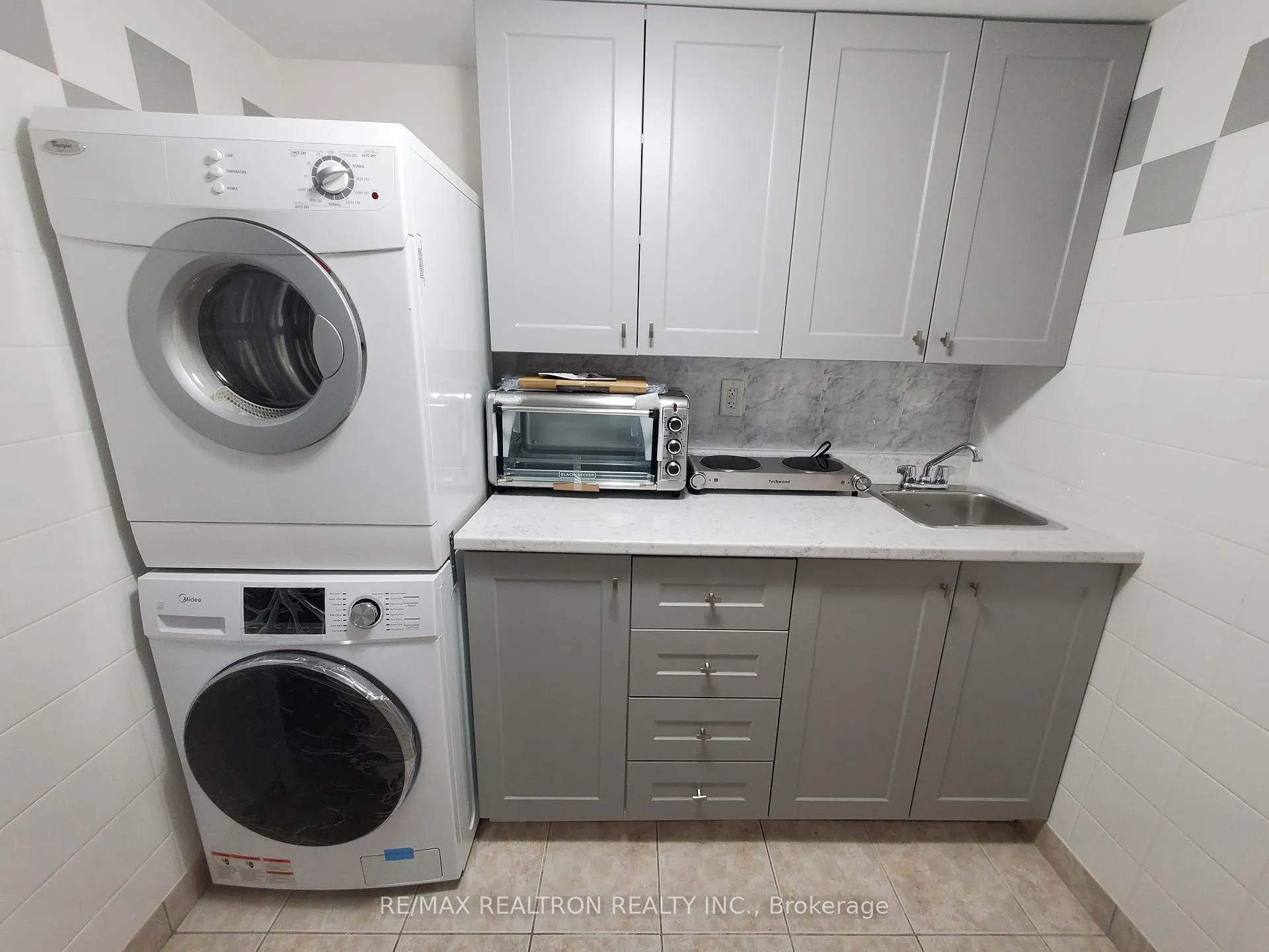 Photo 1 of Unit Bsmnt, 35 Lodgeway Drive, Vaughan, Rural Vaughan — HOMEH