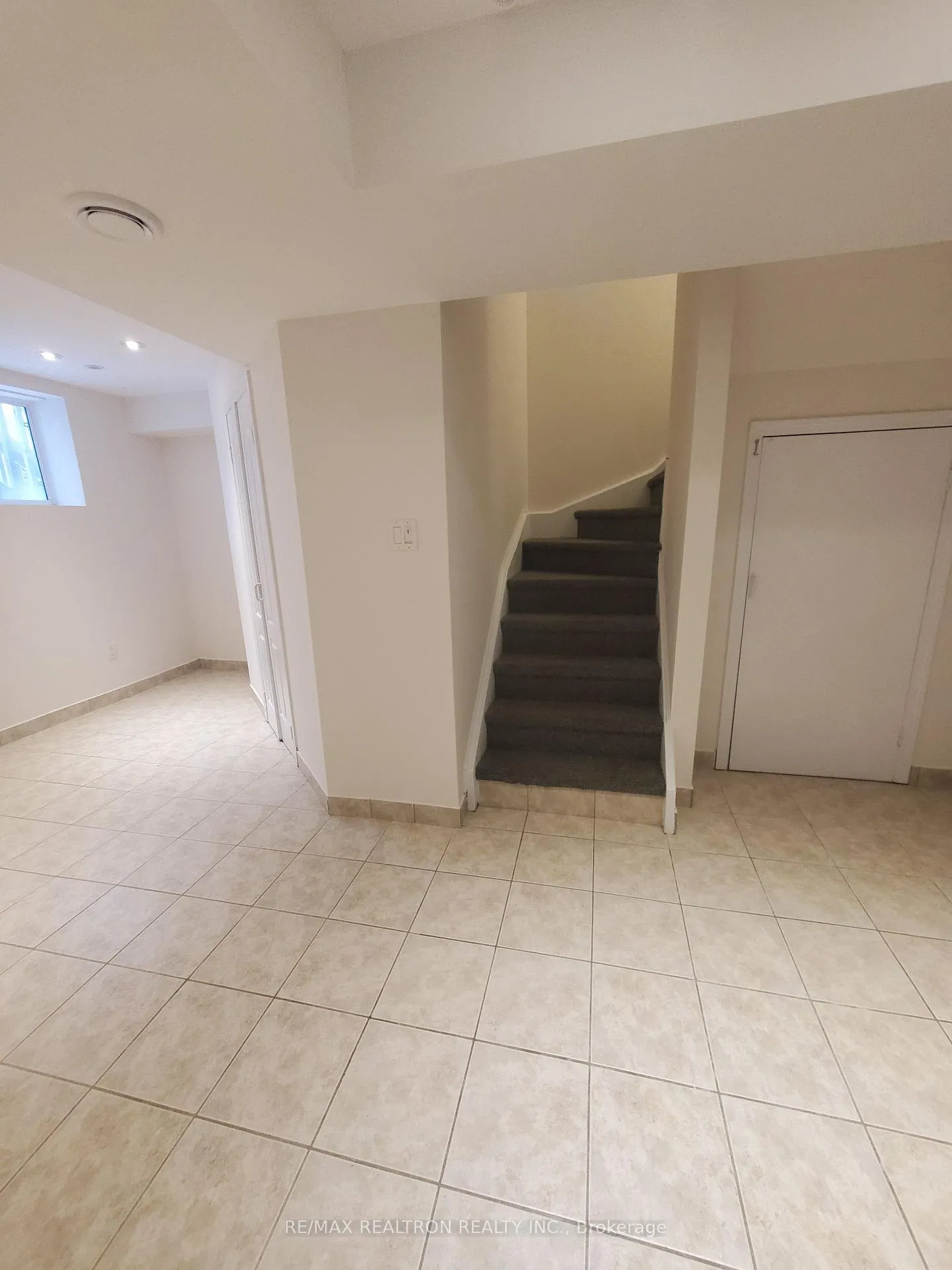 Photo 5 of Unit Bsmnt, 35 Lodgeway Drive, Vaughan, Rural Vaughan — HOMEH