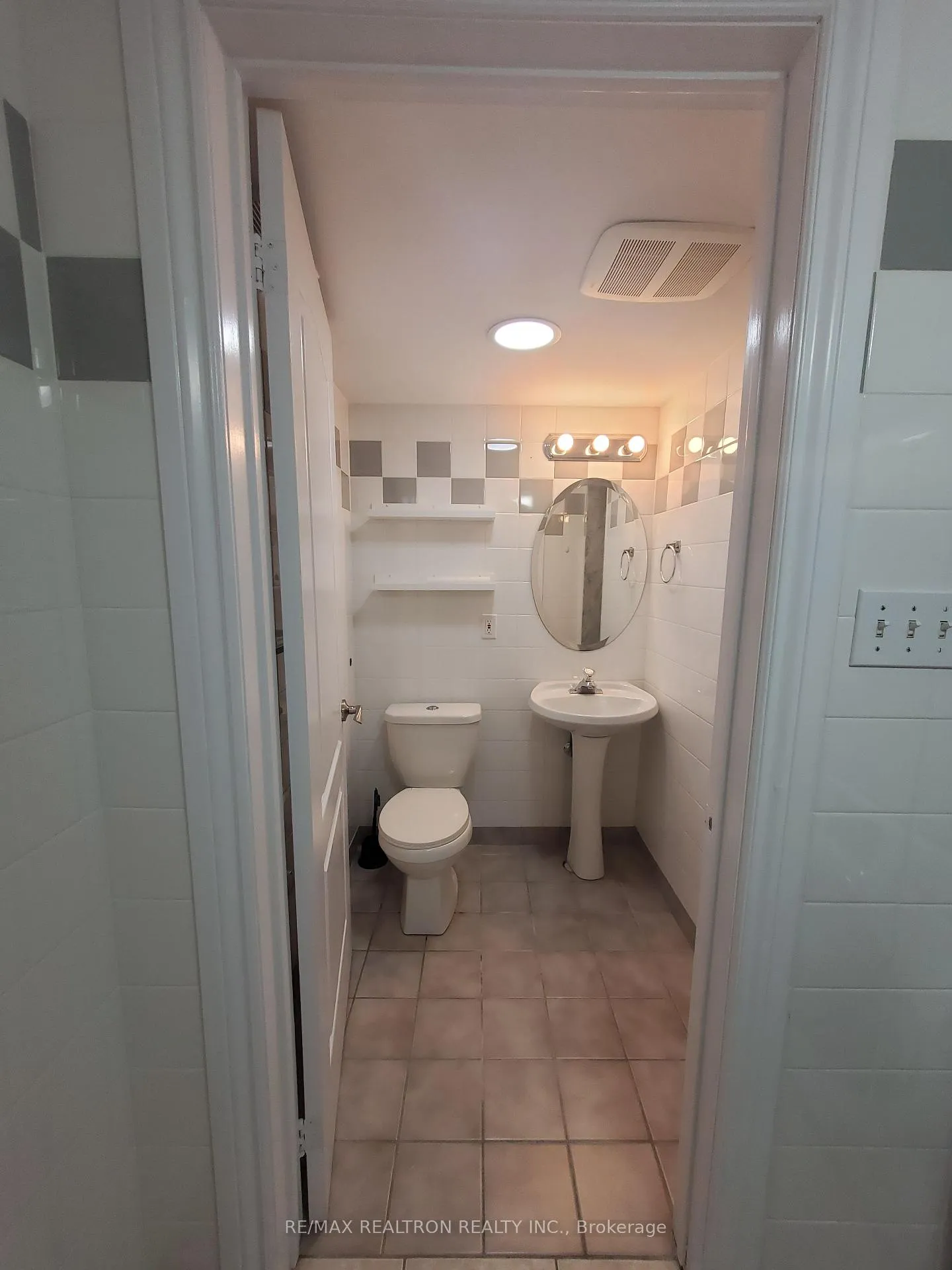 Photo 6 of Unit Bsmnt, 35 Lodgeway Drive, Vaughan, Rural Vaughan — HOMEH