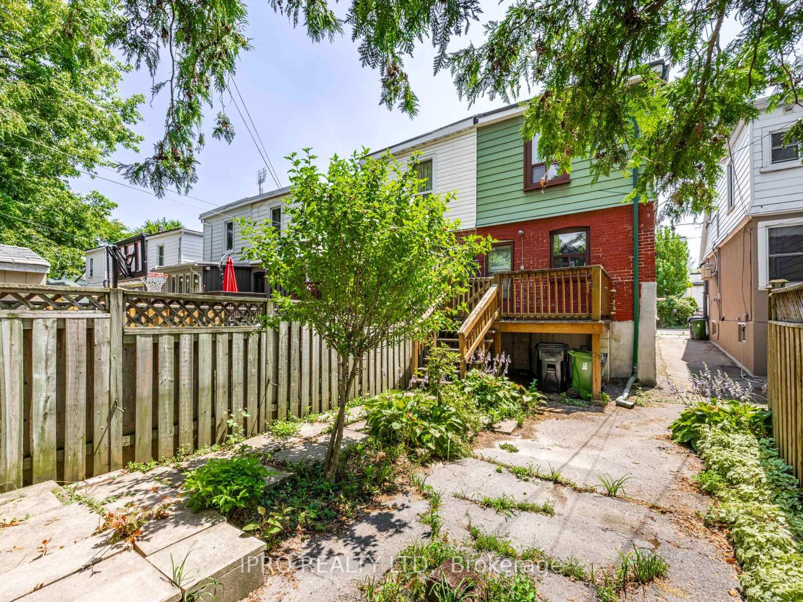 Front of 44 Queensdale Avenue