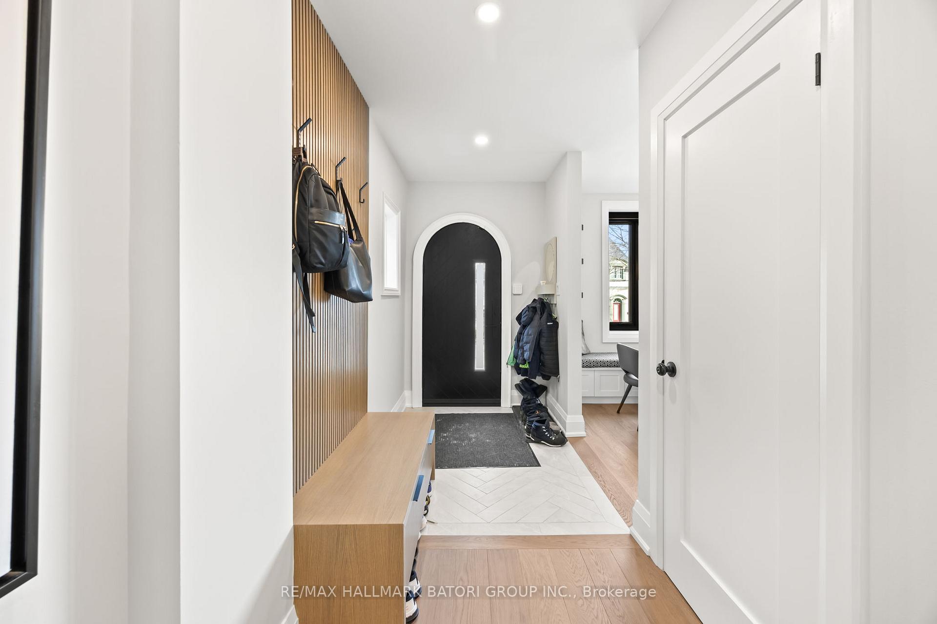 Photo 3 of 521 Castlefield Avenue, Toronto, Forest Hill North — HOMEH