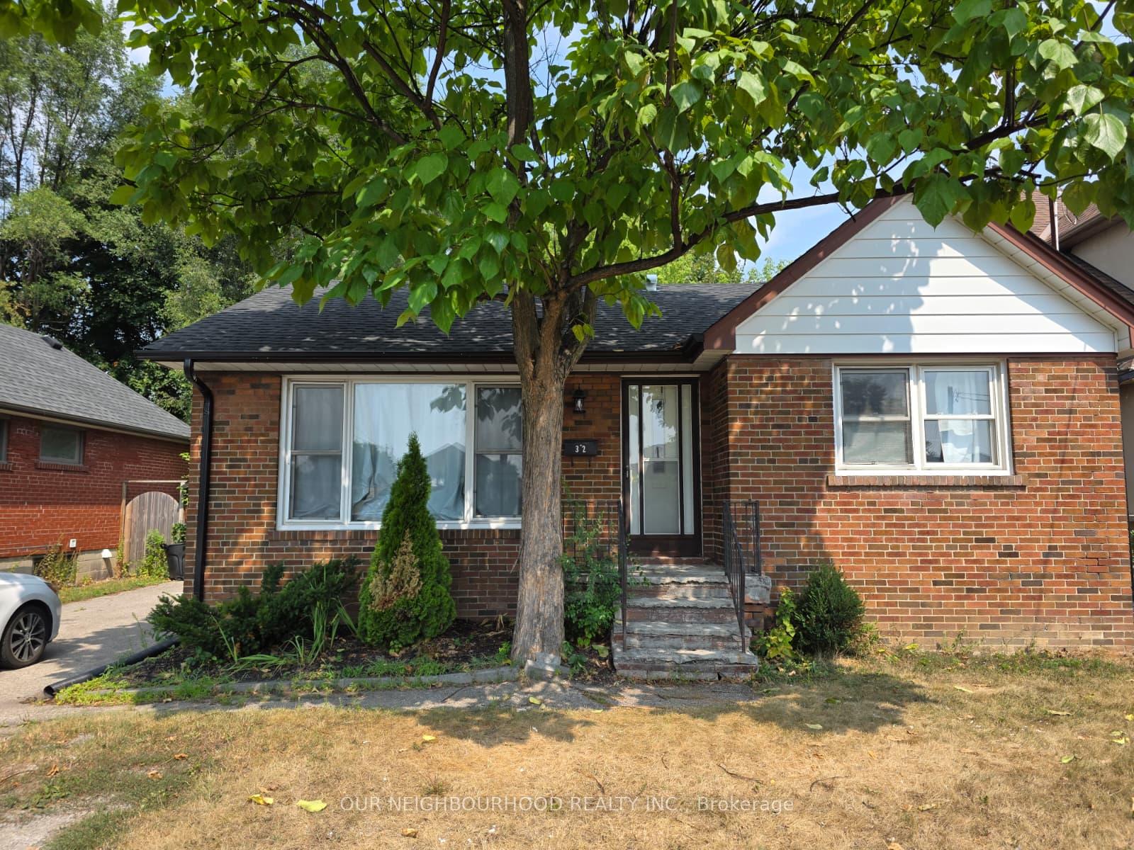 Front of Lower, 32 Marchington Circle