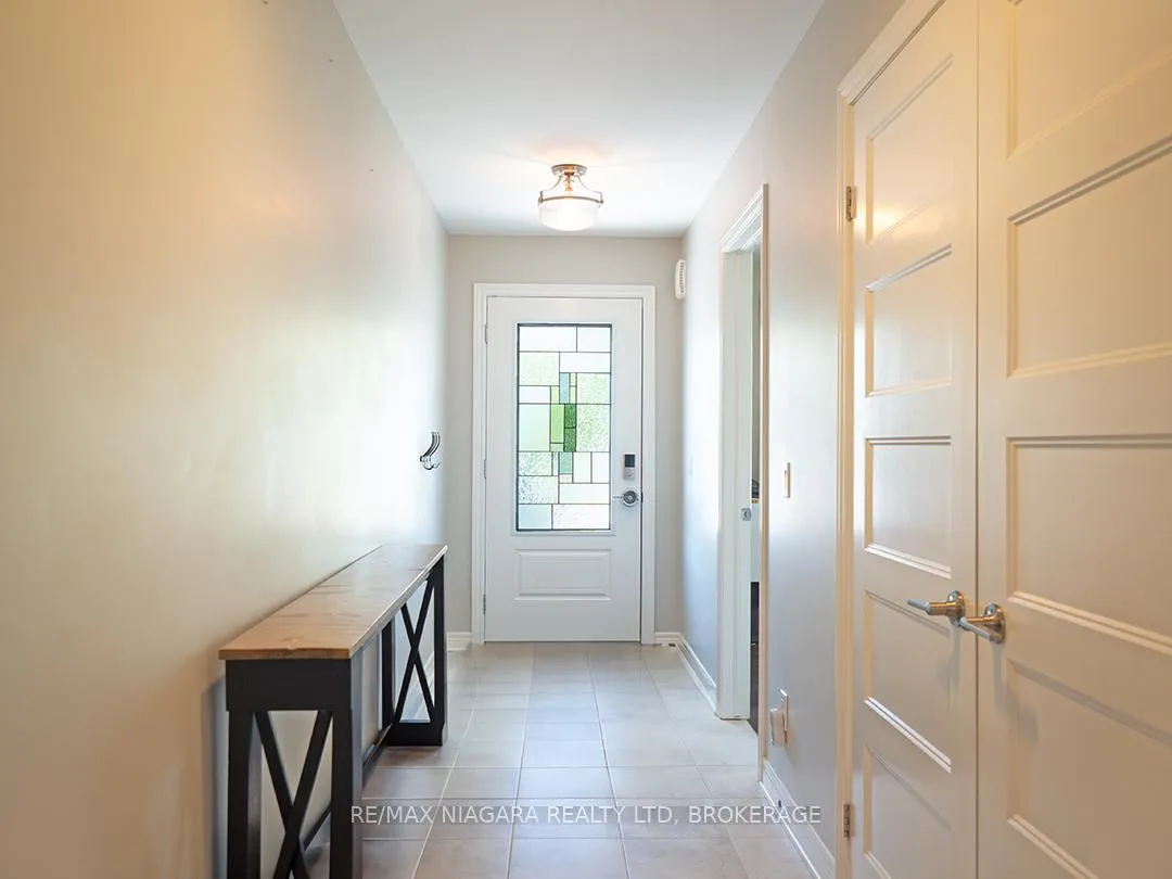 Photo 7 of 10 Eastman Gateway, Thorold, Hurricane/Merrittville — HOMEH