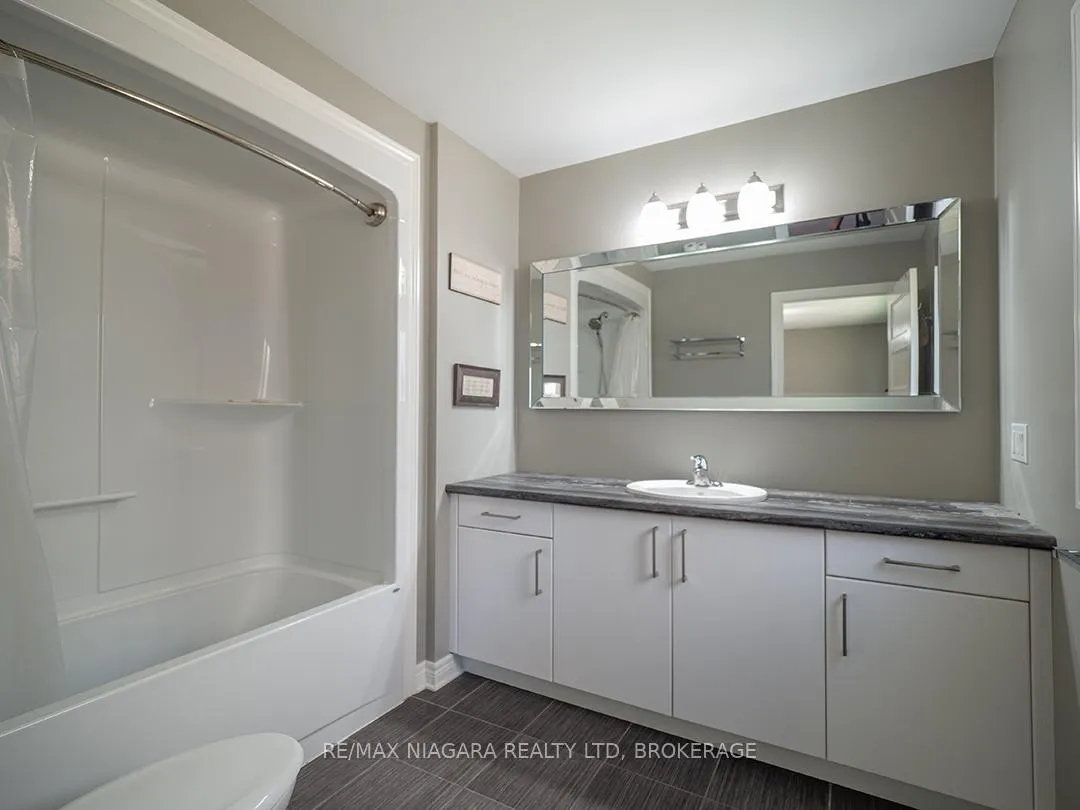 Photo 19 of 10 Eastman Gateway, Thorold, Hurricane/Merrittville — HOMEH