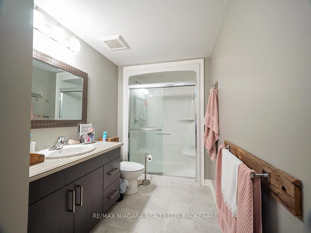 Photo 27 of 10 Eastman Gateway, Thorold, Hurricane/Merrittville — HOMEH