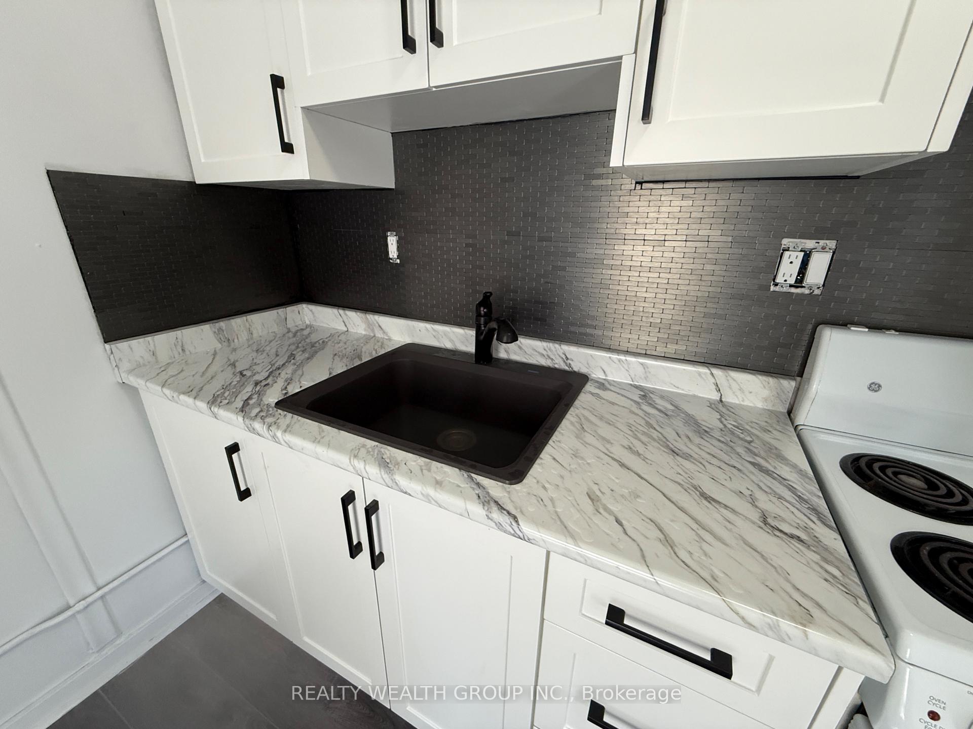 Photo 13 of Unit Unit E, 185 Eglinton Avenue, Toronto, Yonge-Eglinton — HOMEH