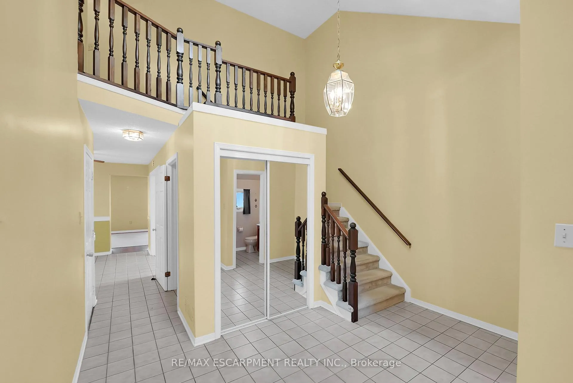 Photo 3 of 4584 Juniper Court, Lincoln, Beamsville — HOMEH