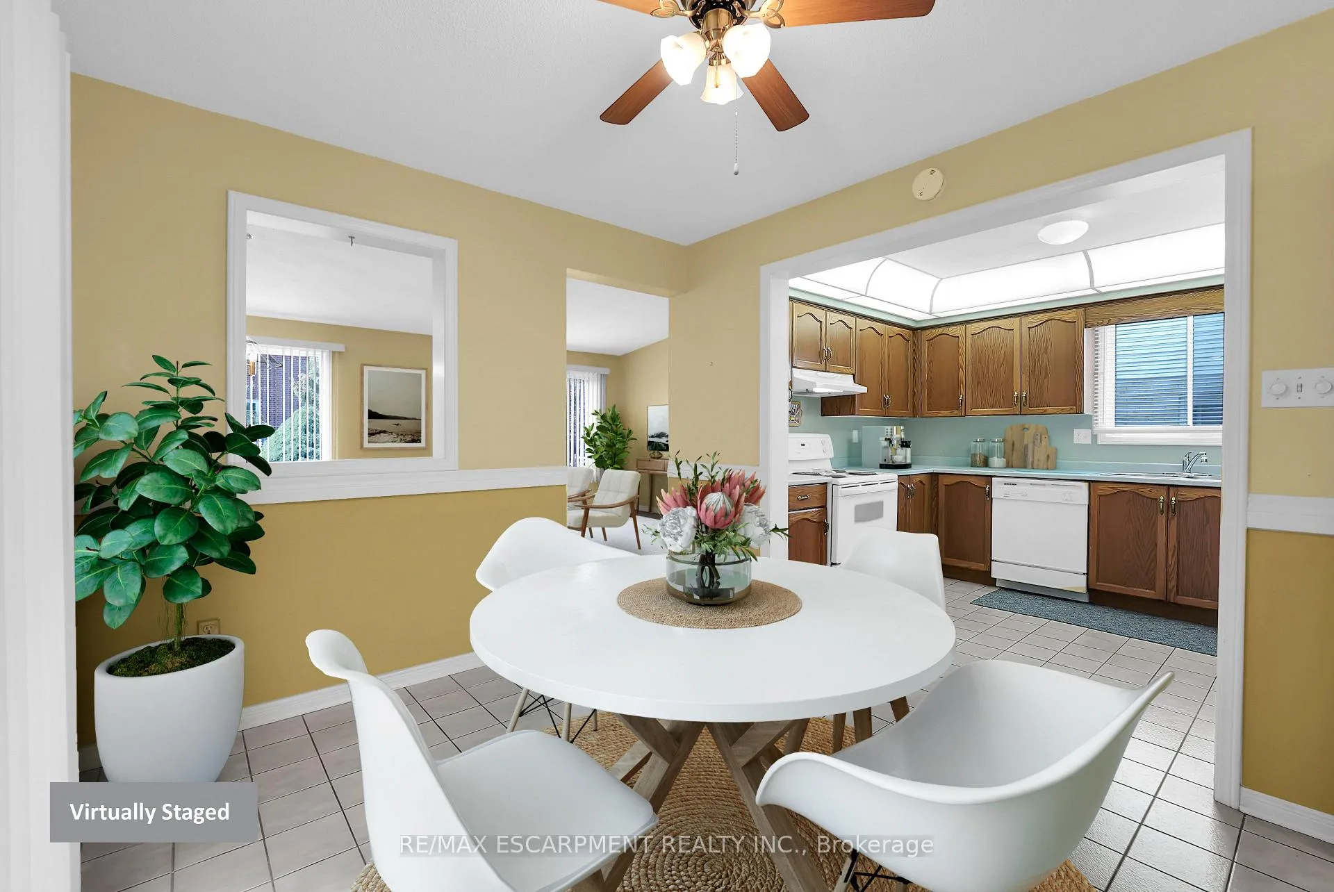 Photo 4 of 4584 Juniper Court, Lincoln, Beamsville — HOMEH
