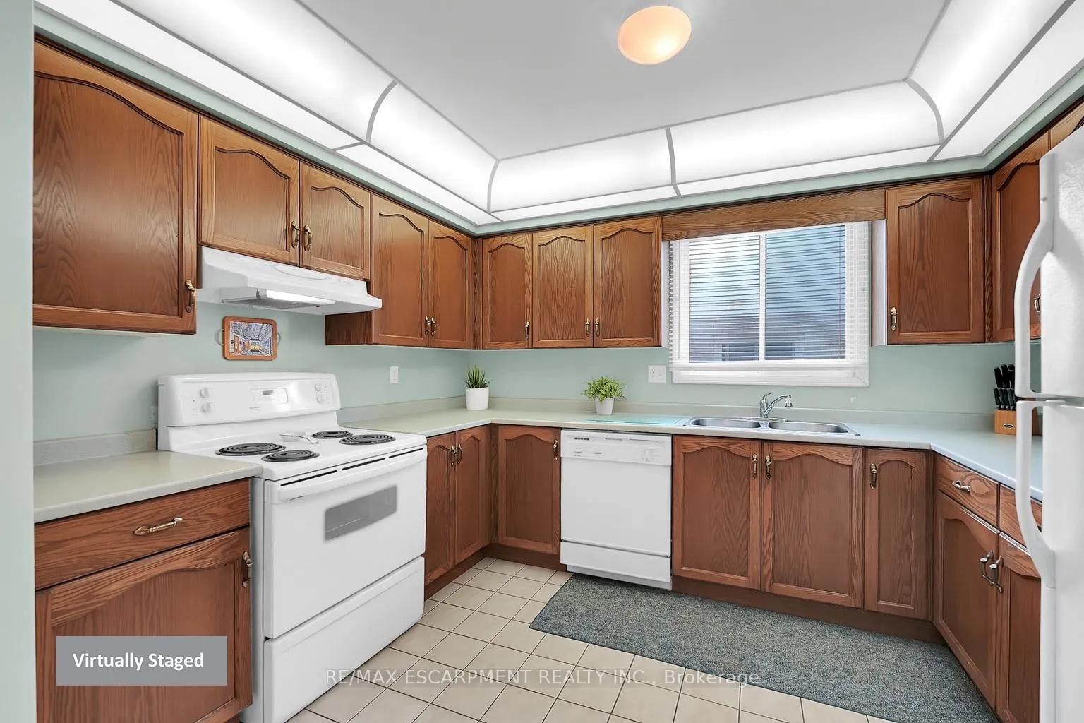 Photo 5 of 4584 Juniper Court, Lincoln, Beamsville — HOMEH